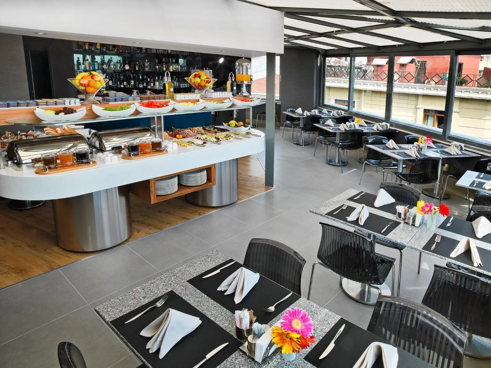 Restaurant/places to eat in Misa Hotel