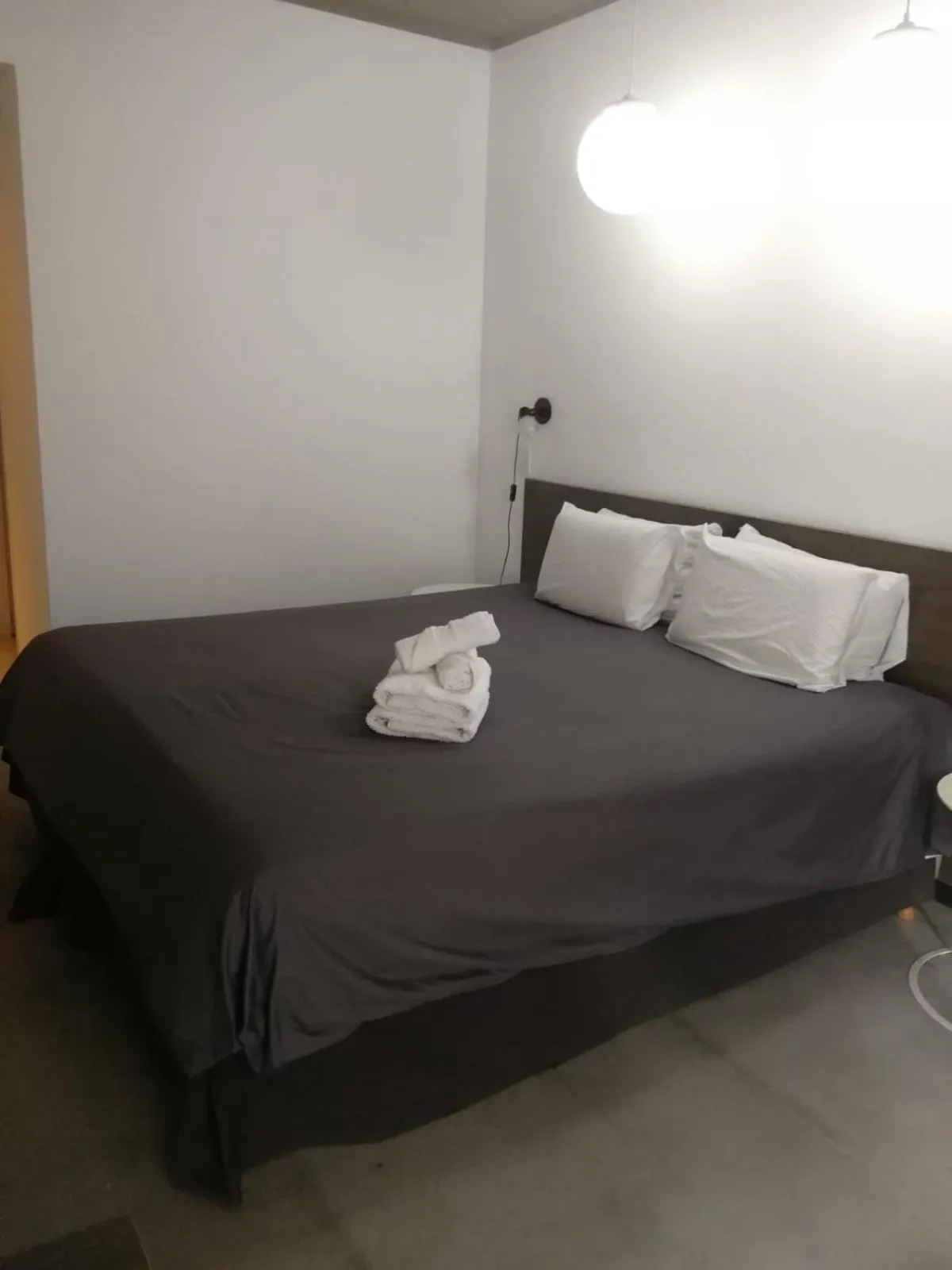 Photo of the whole room, Bed in Babel Studios