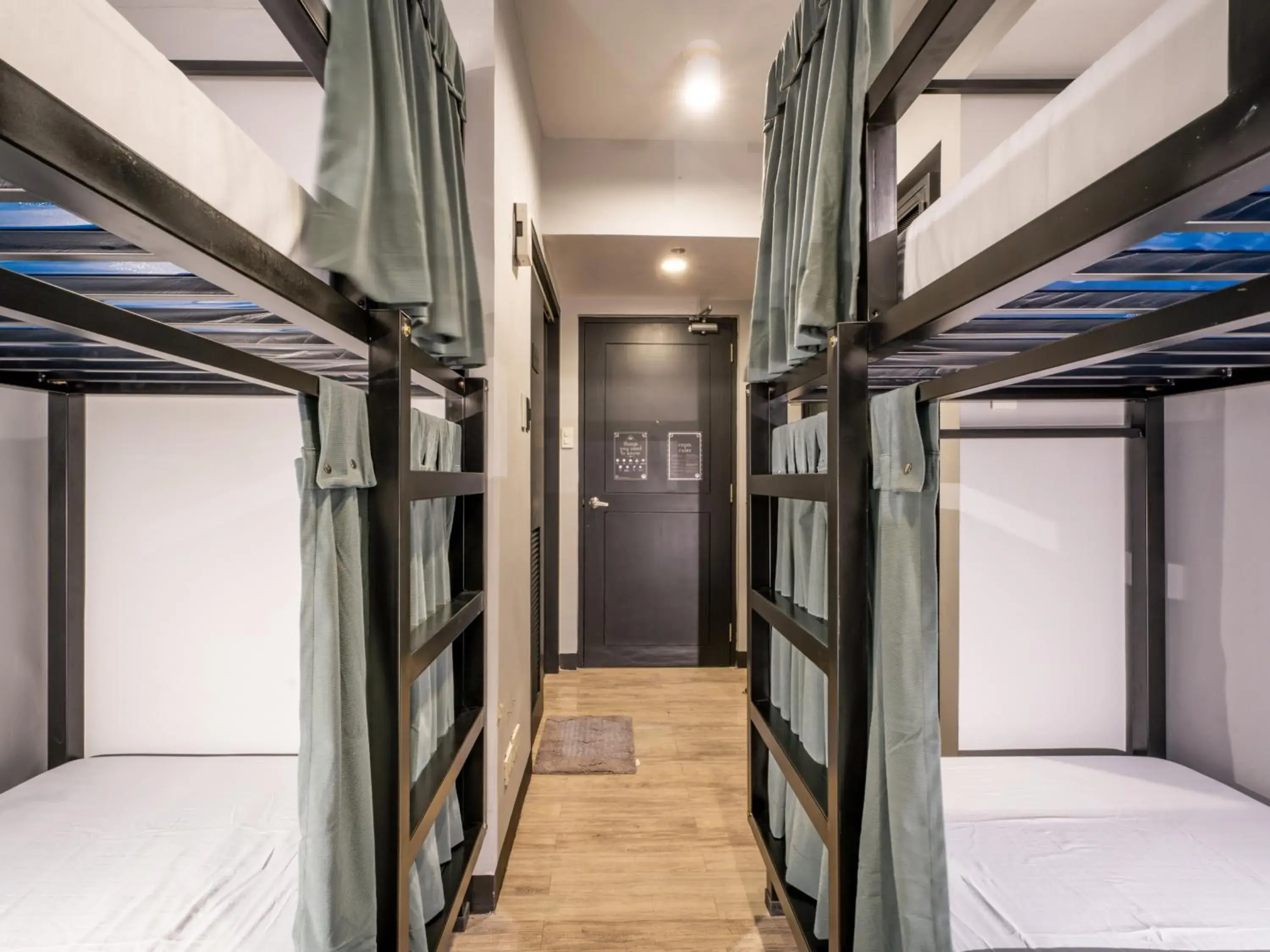 Bed in 4-Bed Mixed Dormitory Room in Mad Monkey Manila Bed in 4-Bed Mixed Dormitory Room in Mad Monkey Manila