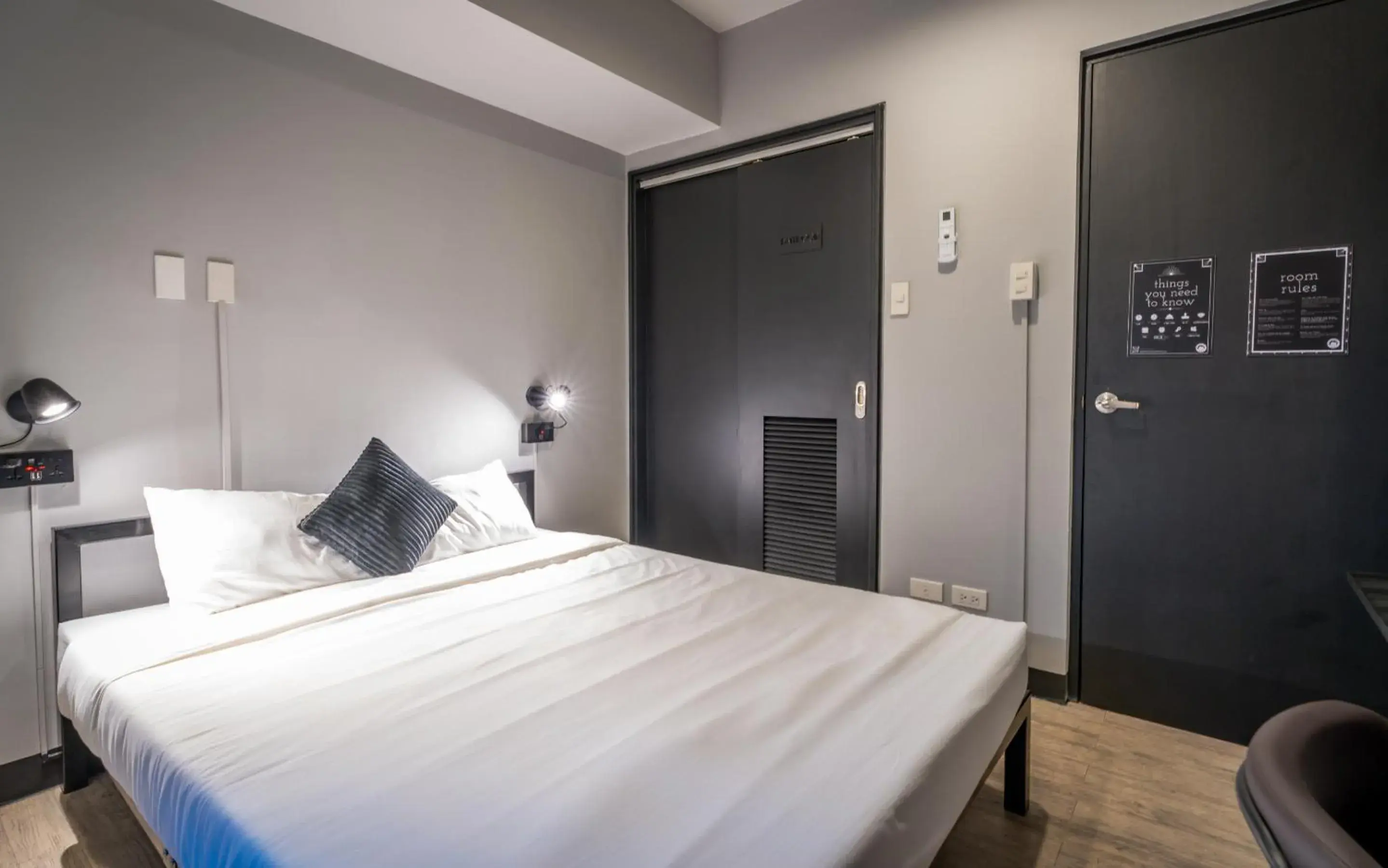 Standard Double Room in Mad Monkey Manila Standard Double Room in Mad Monkey Manila