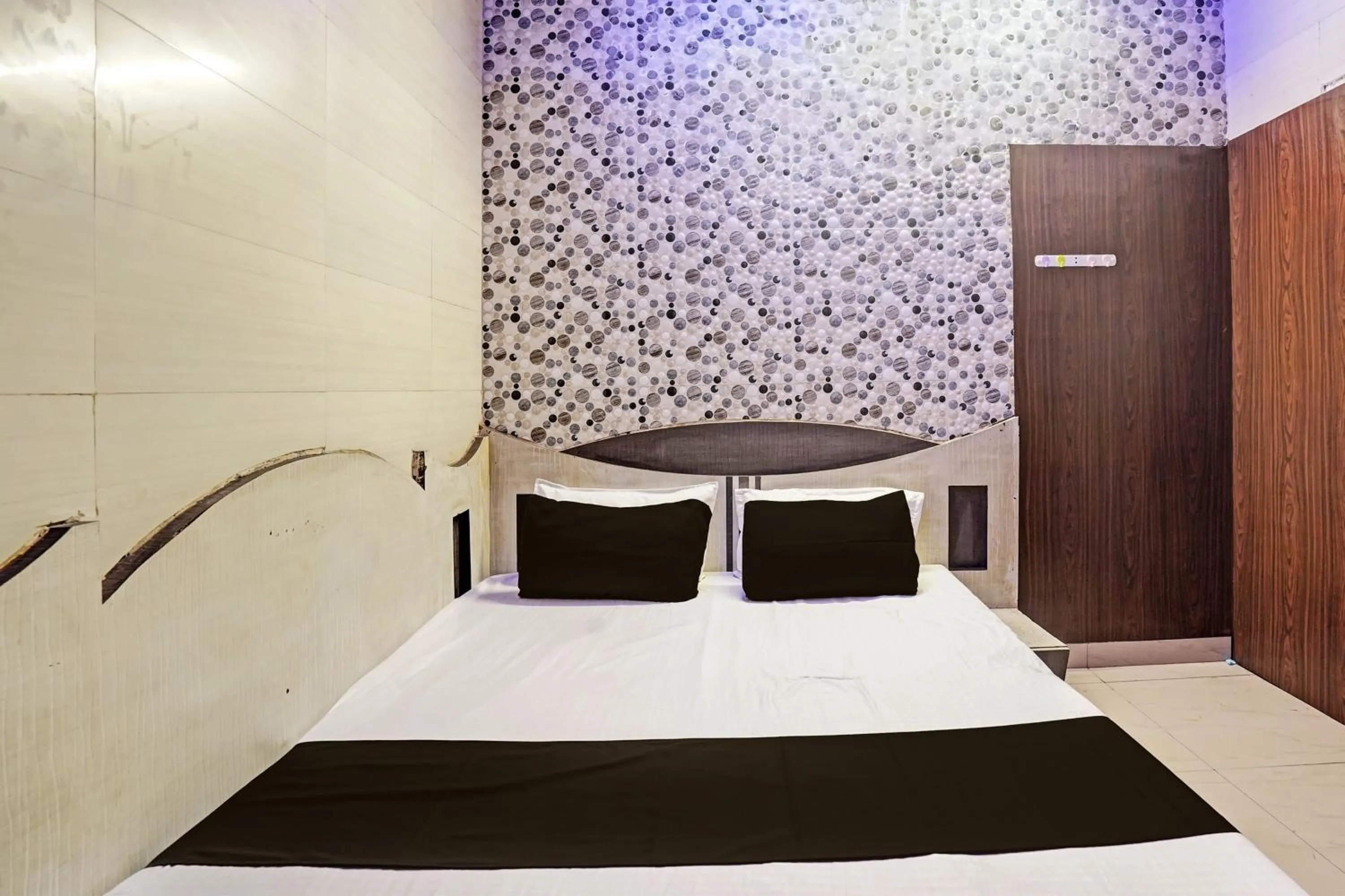 Bedroom in Hotel O Ginni