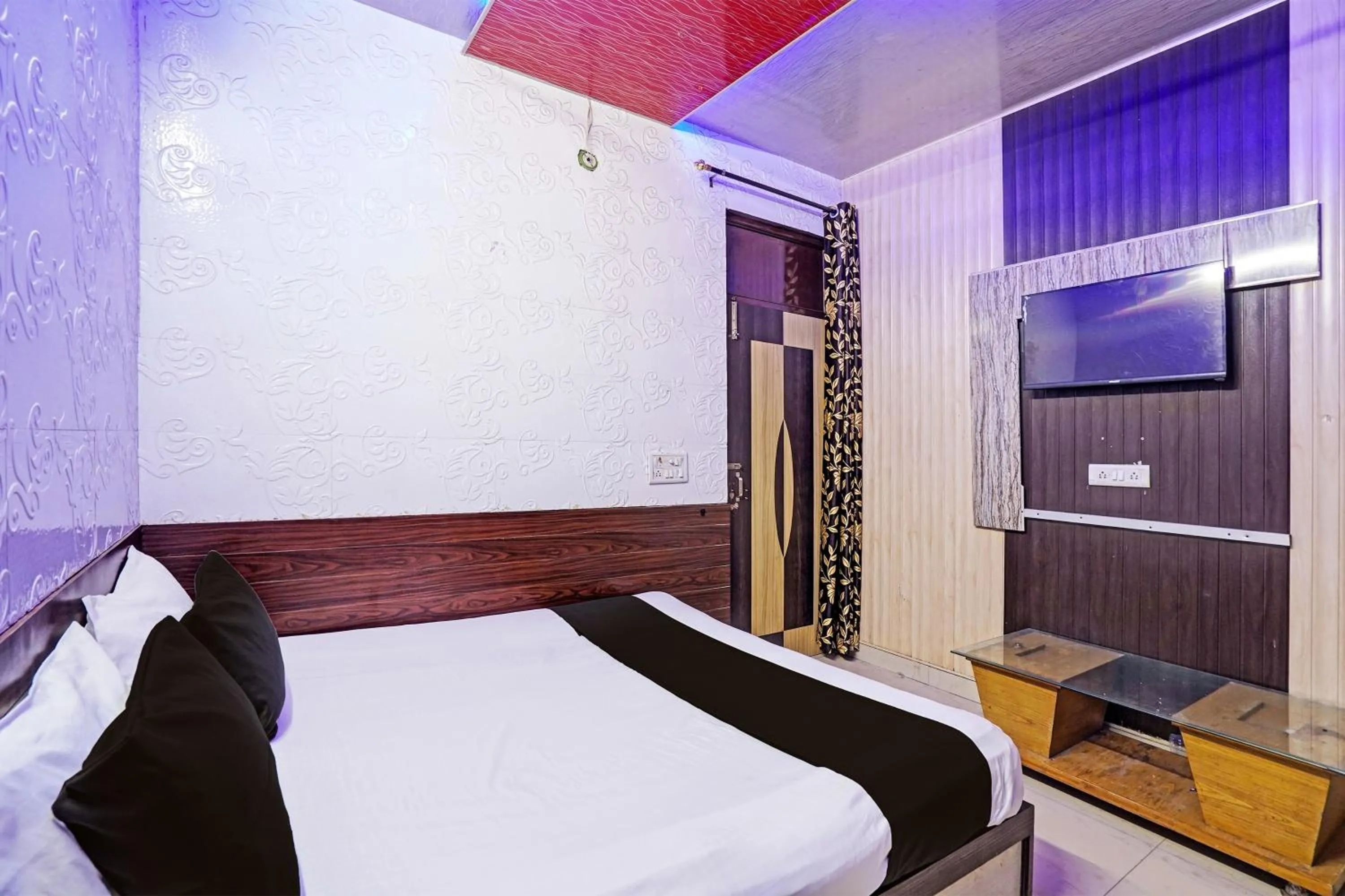 Bedroom in Hotel O Ginni