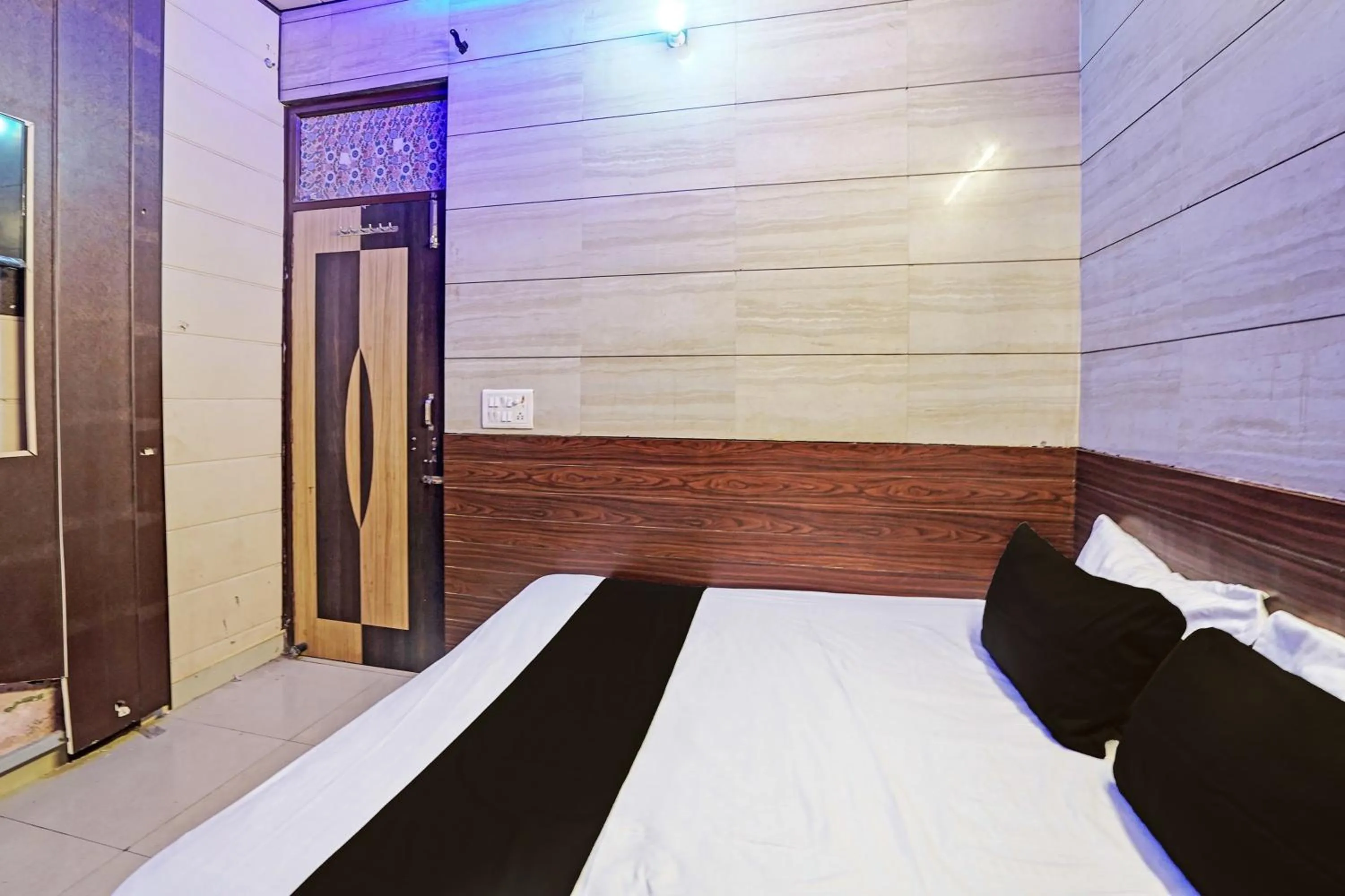 Bedroom in Hotel O Ginni