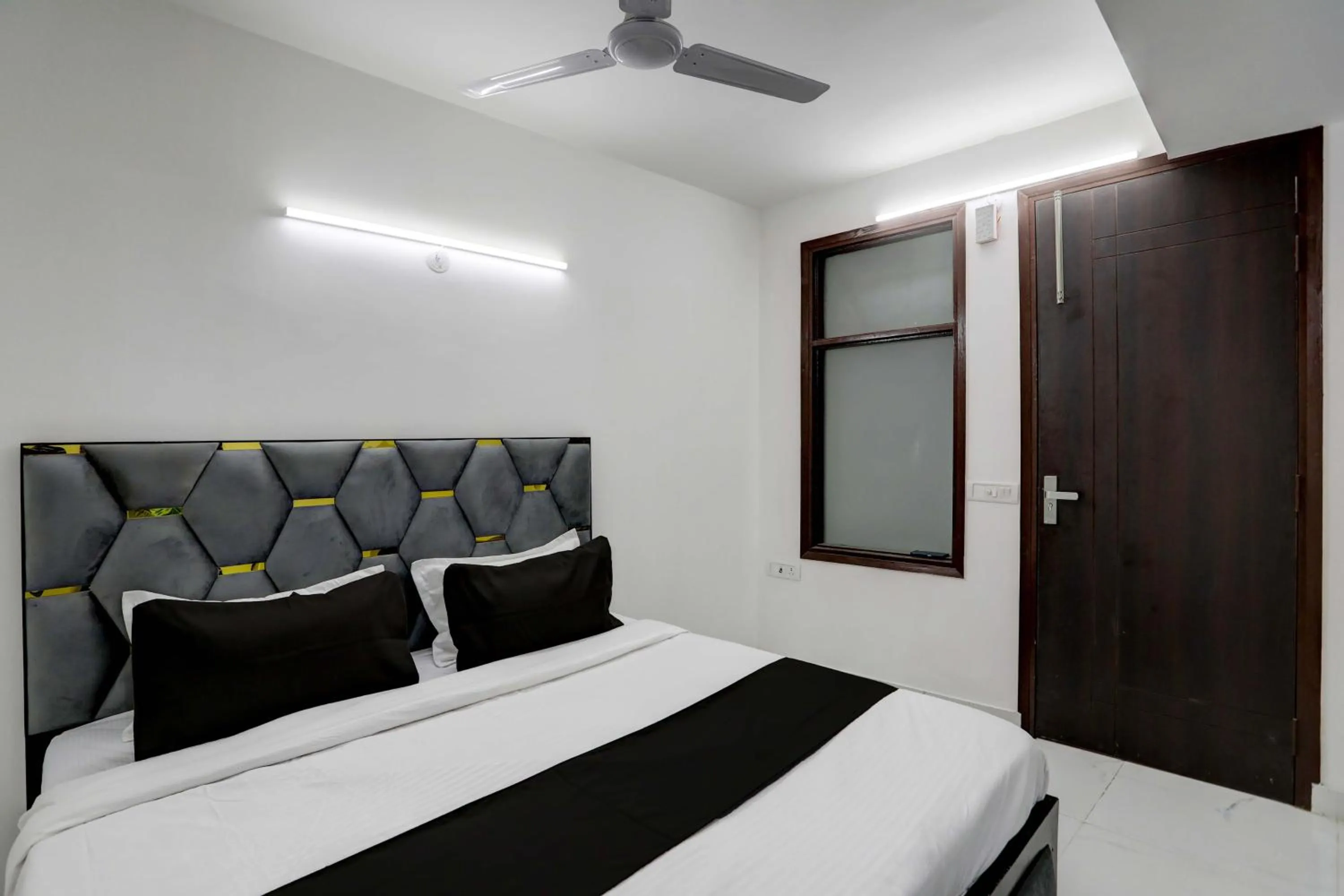 Bedroom, Bed in Super Collection O 24/7 Hotel