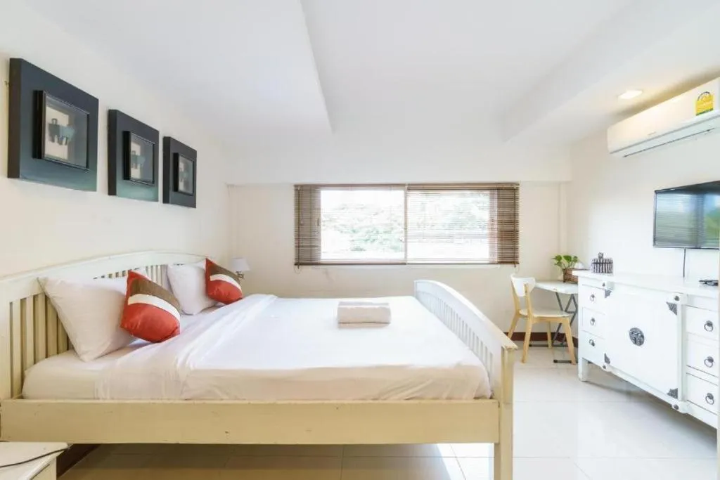 Bedroom, Bed in Narastay @ Phrom Phong