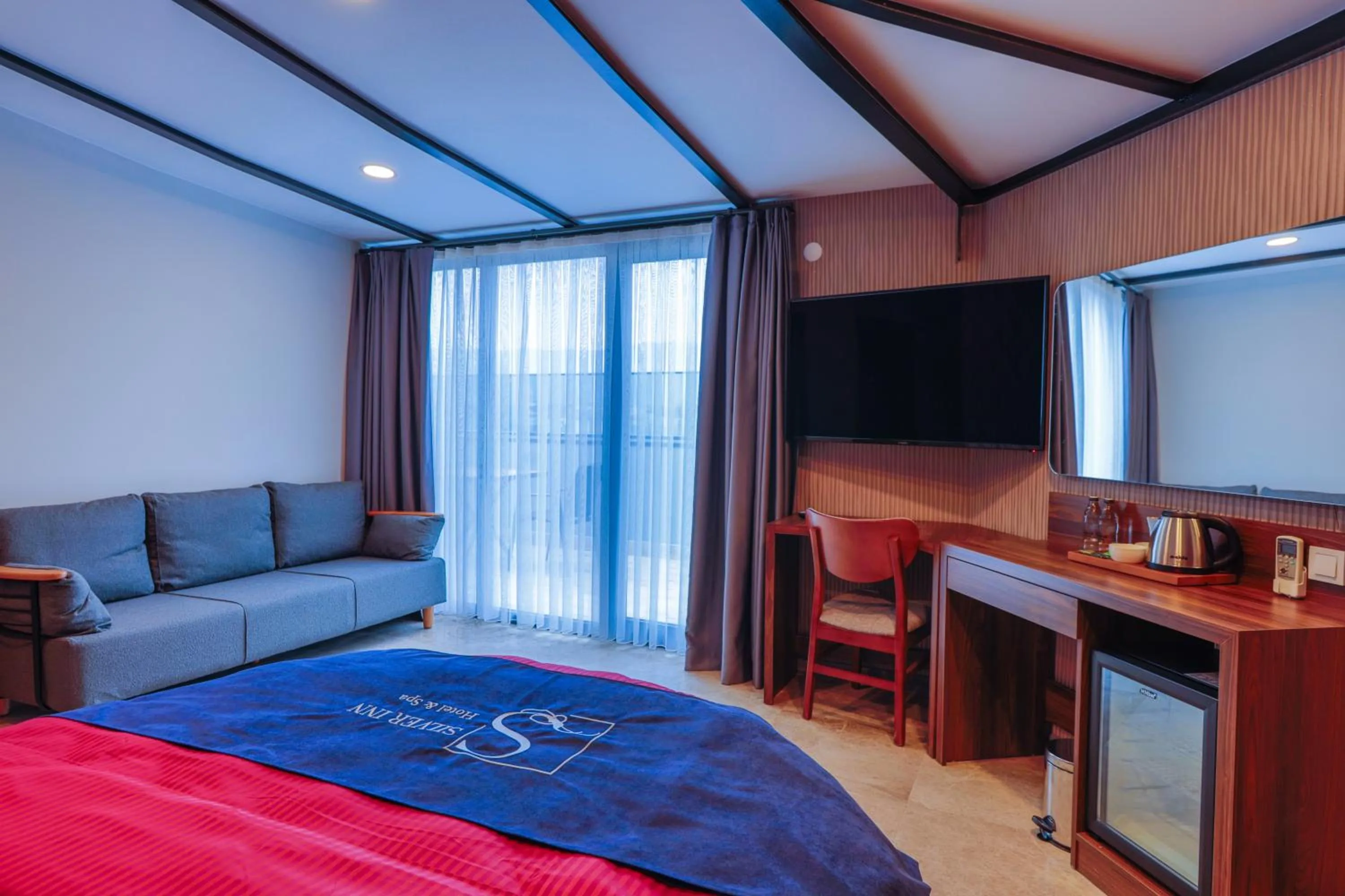 Photo of the whole room, Bed in Silver Inn Spa