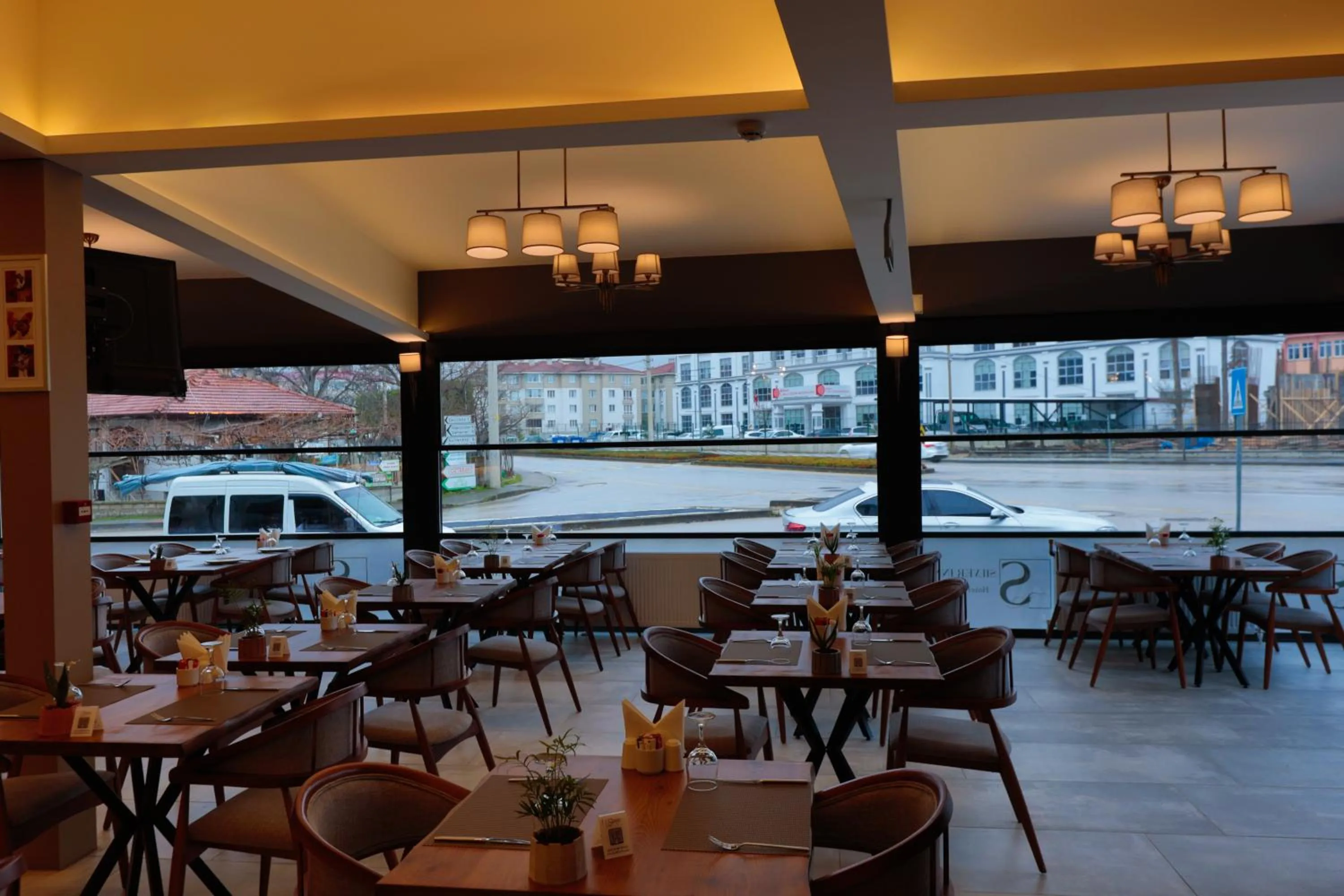 Restaurant/places to eat in Silver Inn Spa