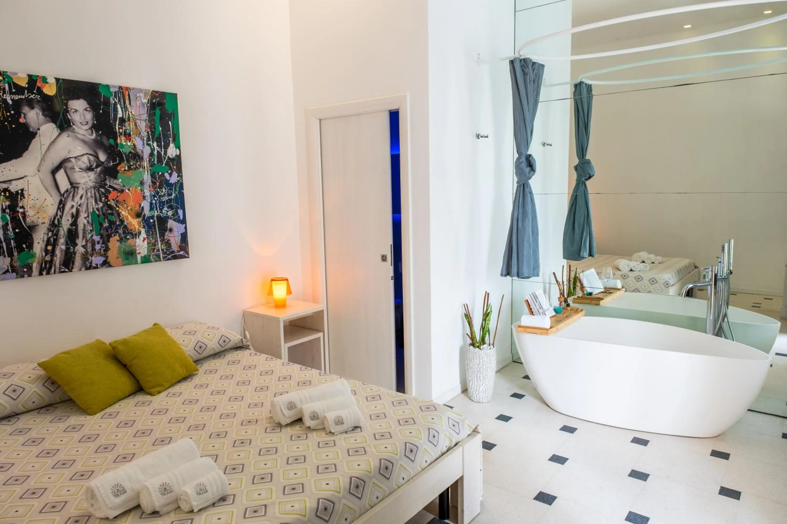 Photo of the whole room, Bed in La Bella Trani - Suites and B&B