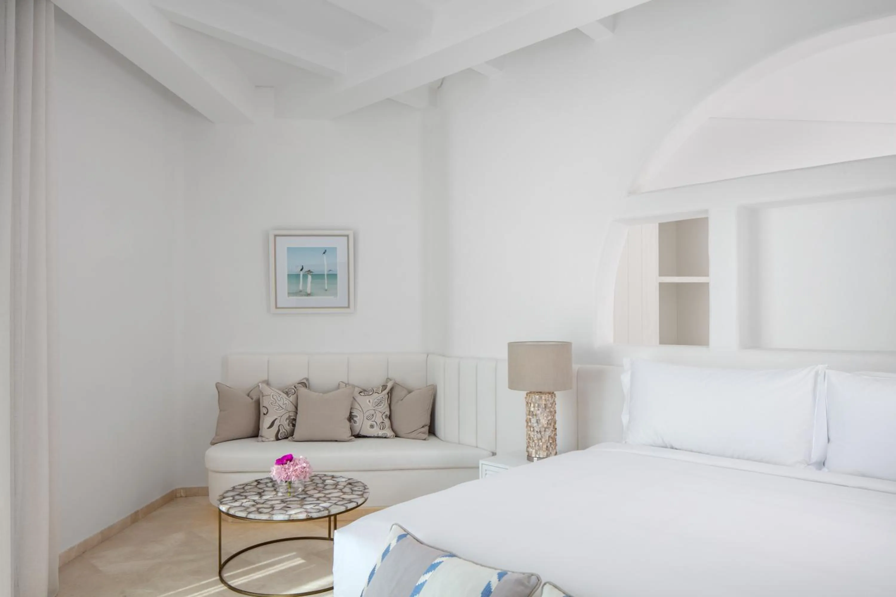 Bed in Anantara Santorini Abu Dhabi Retreat-Adults Only