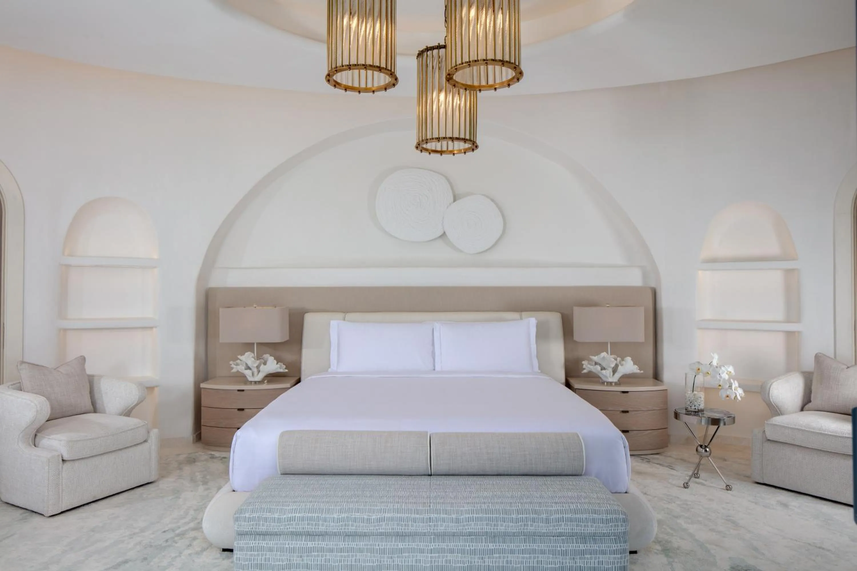 Bed in Anantara Santorini Abu Dhabi Retreat-Adults Only
