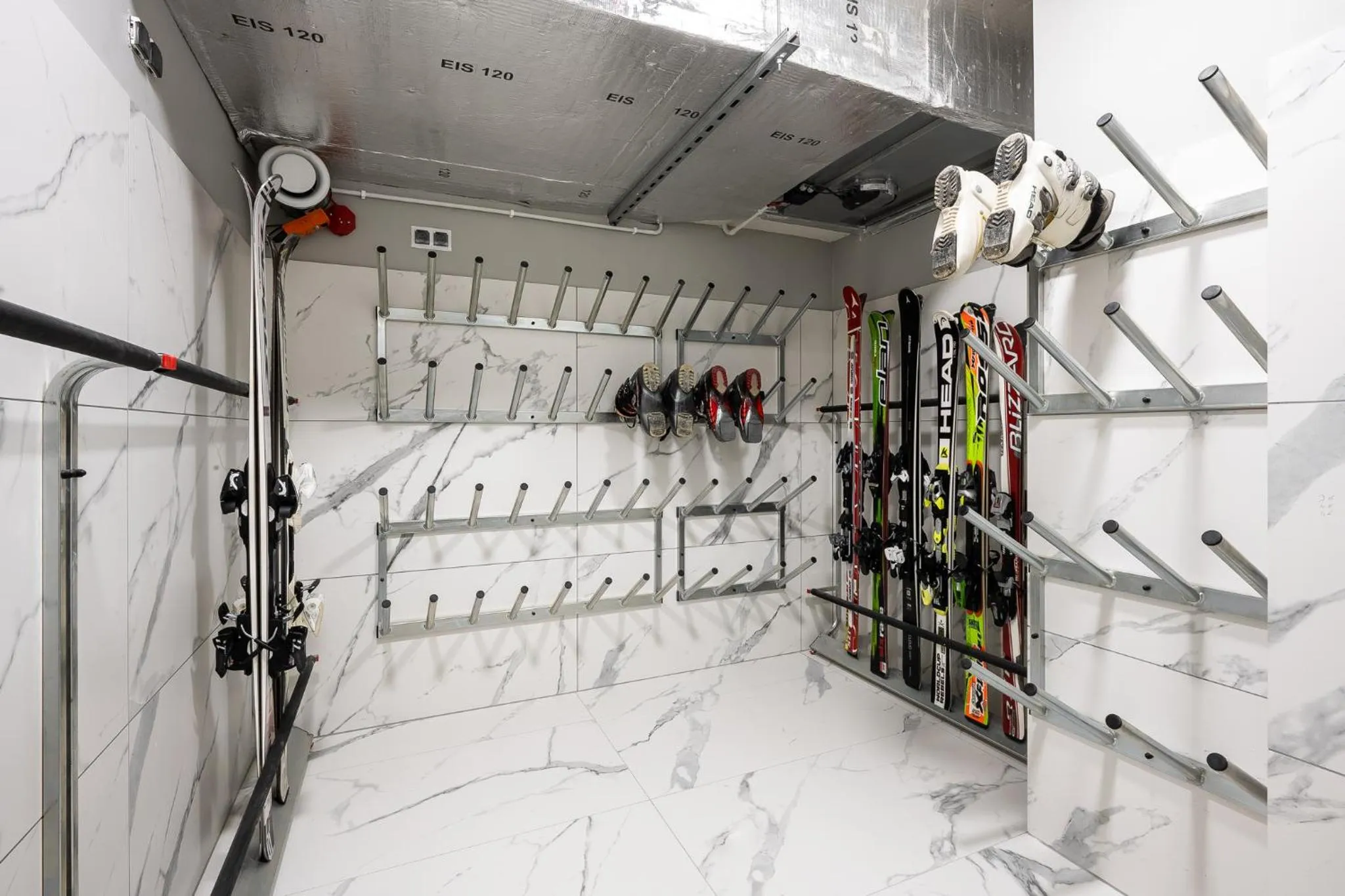 Skiing in Renesans Residence Zakopane