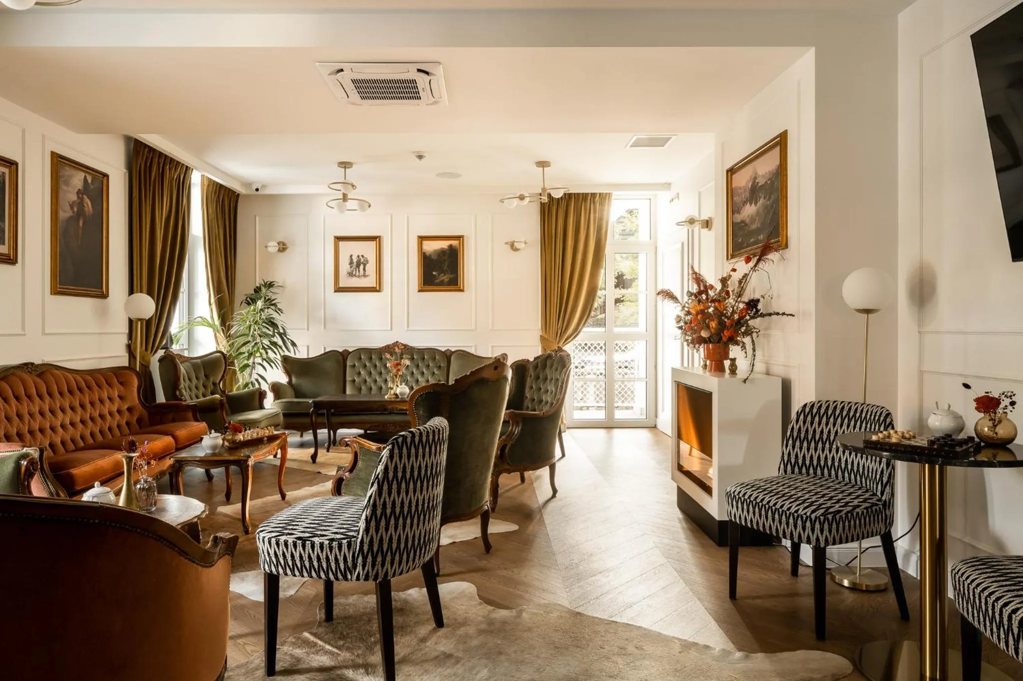 Restaurant/places to eat in Renesans Residence Zakopane