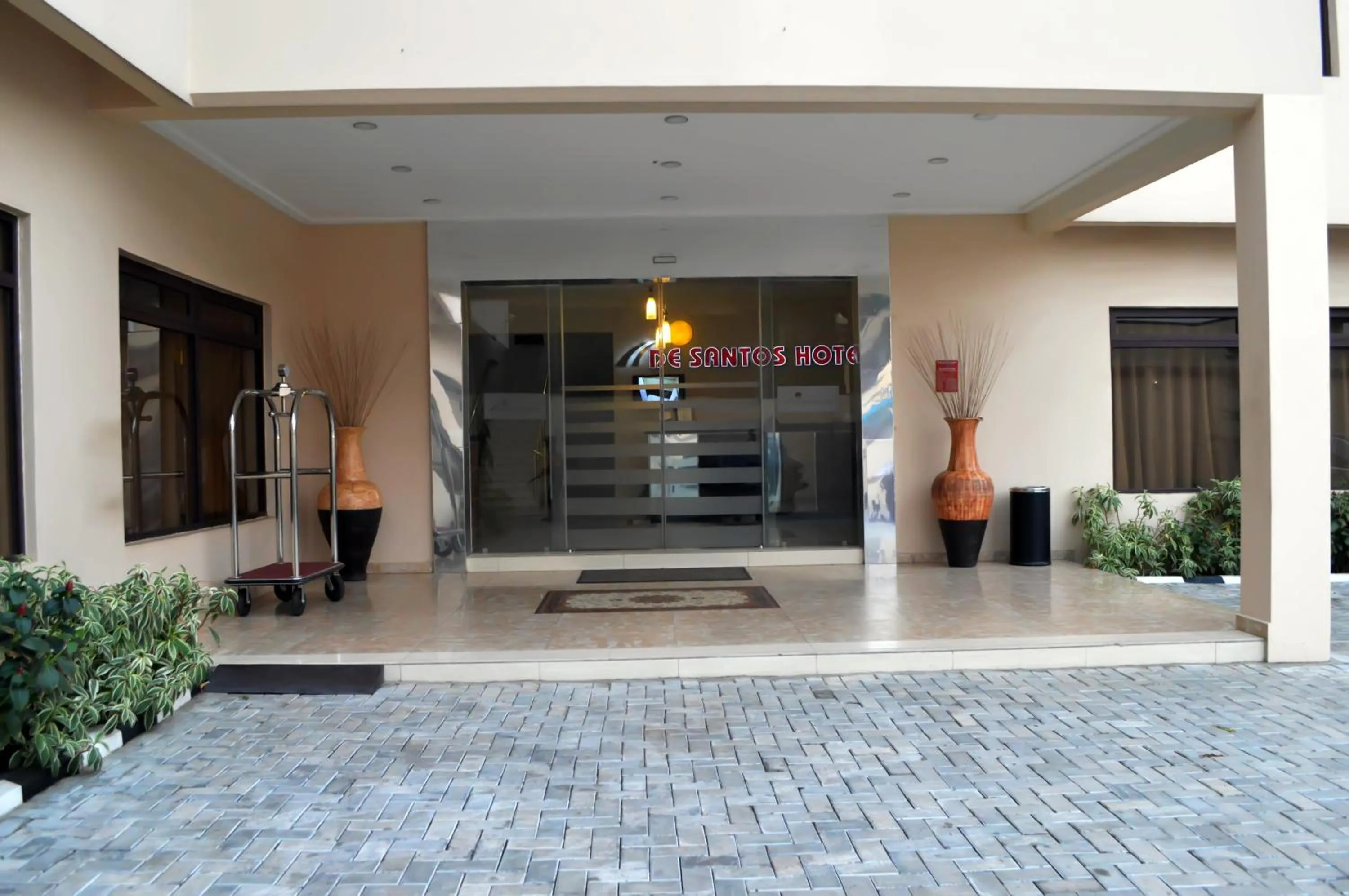 Facade/entrance in De Santos Hotel