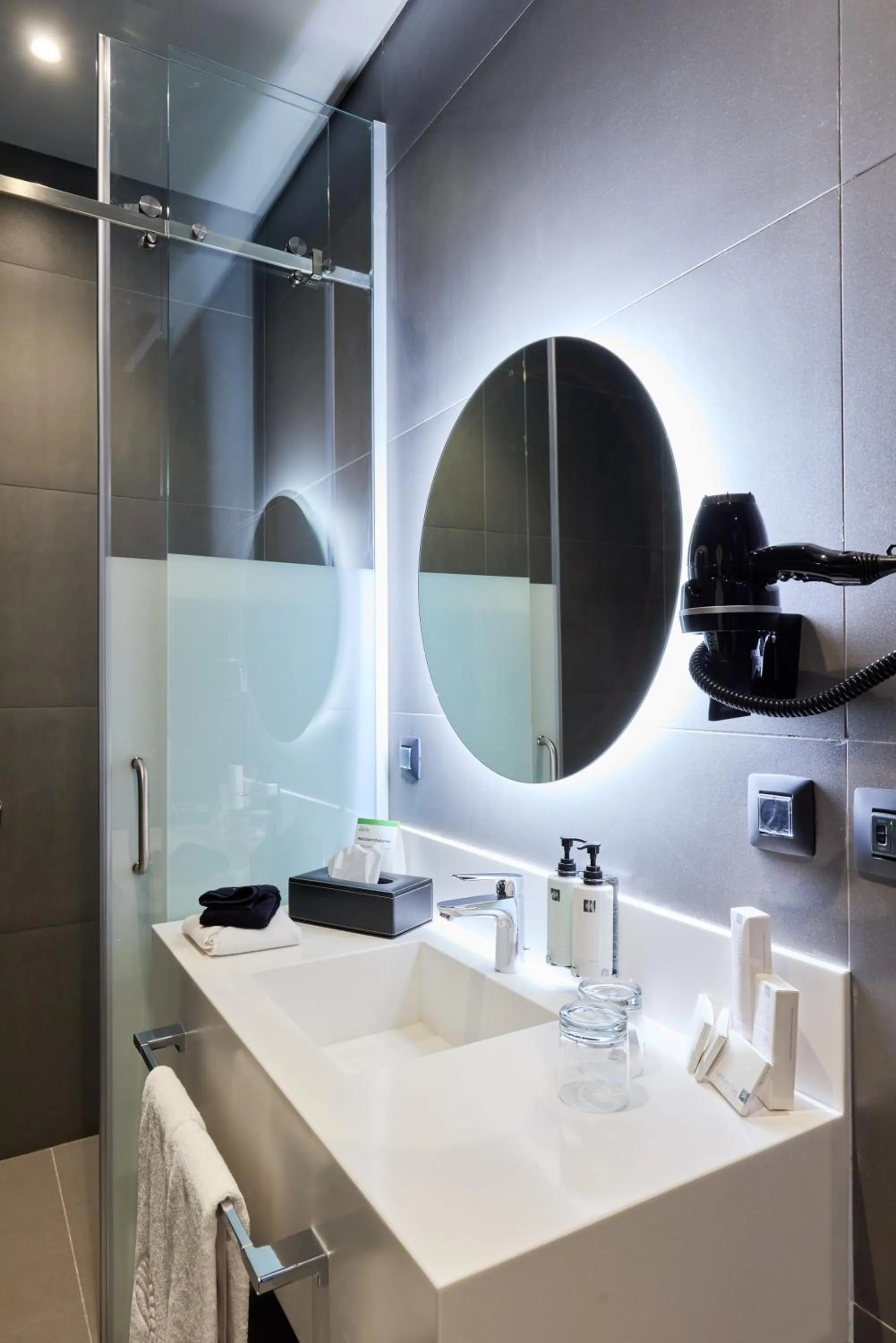 Bathroom in Bomonti Arjaan by Rotana