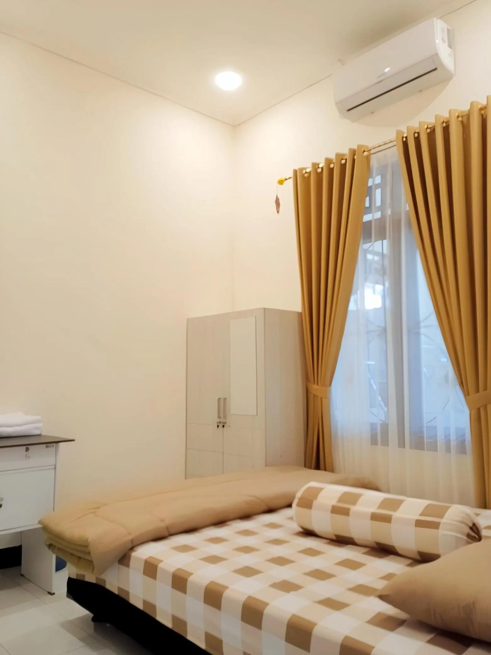 air conditioner, Bed in Penginapan Prambanan TRISAN