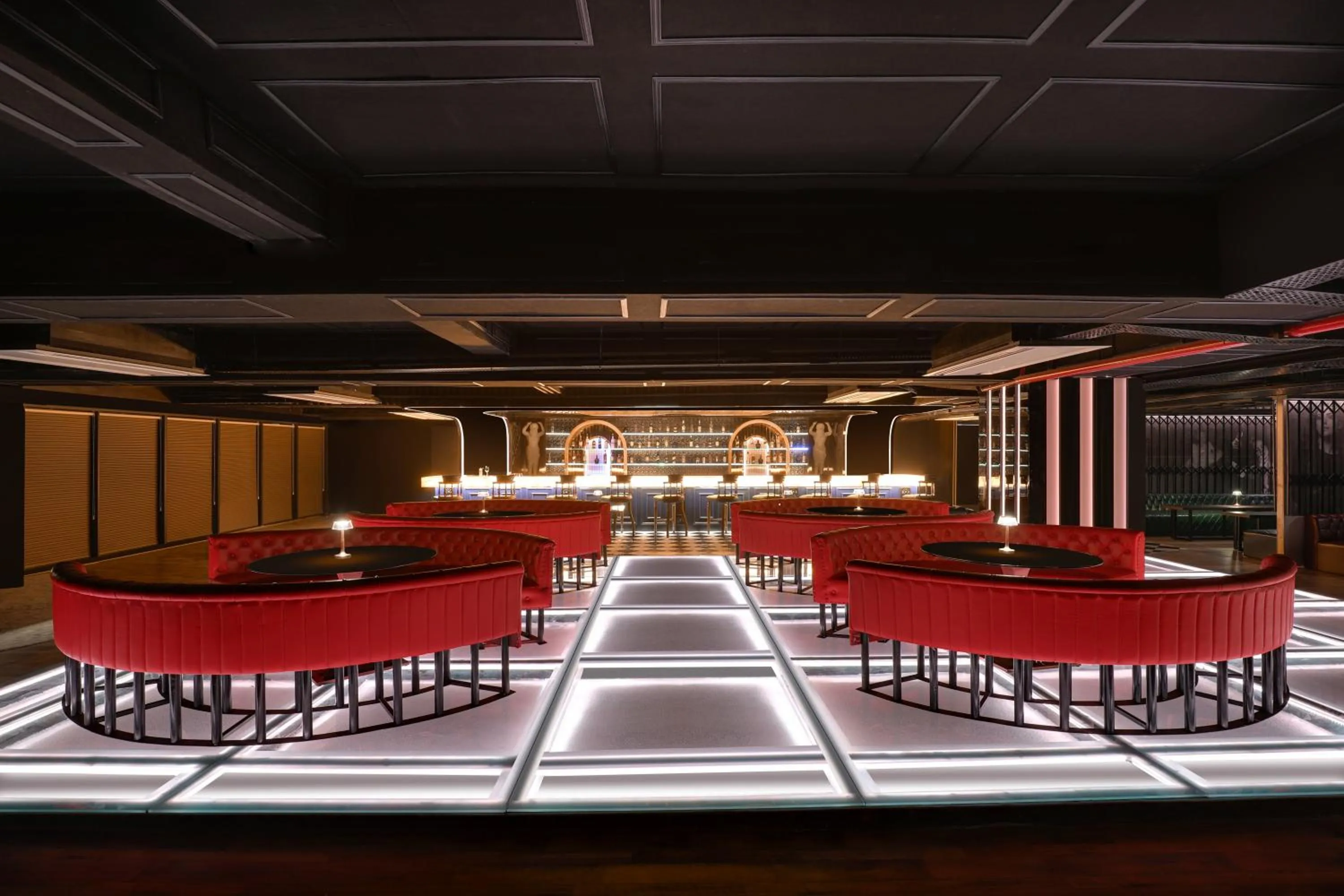 Lounge or bar in Lemon Tree Hotel, Hisar