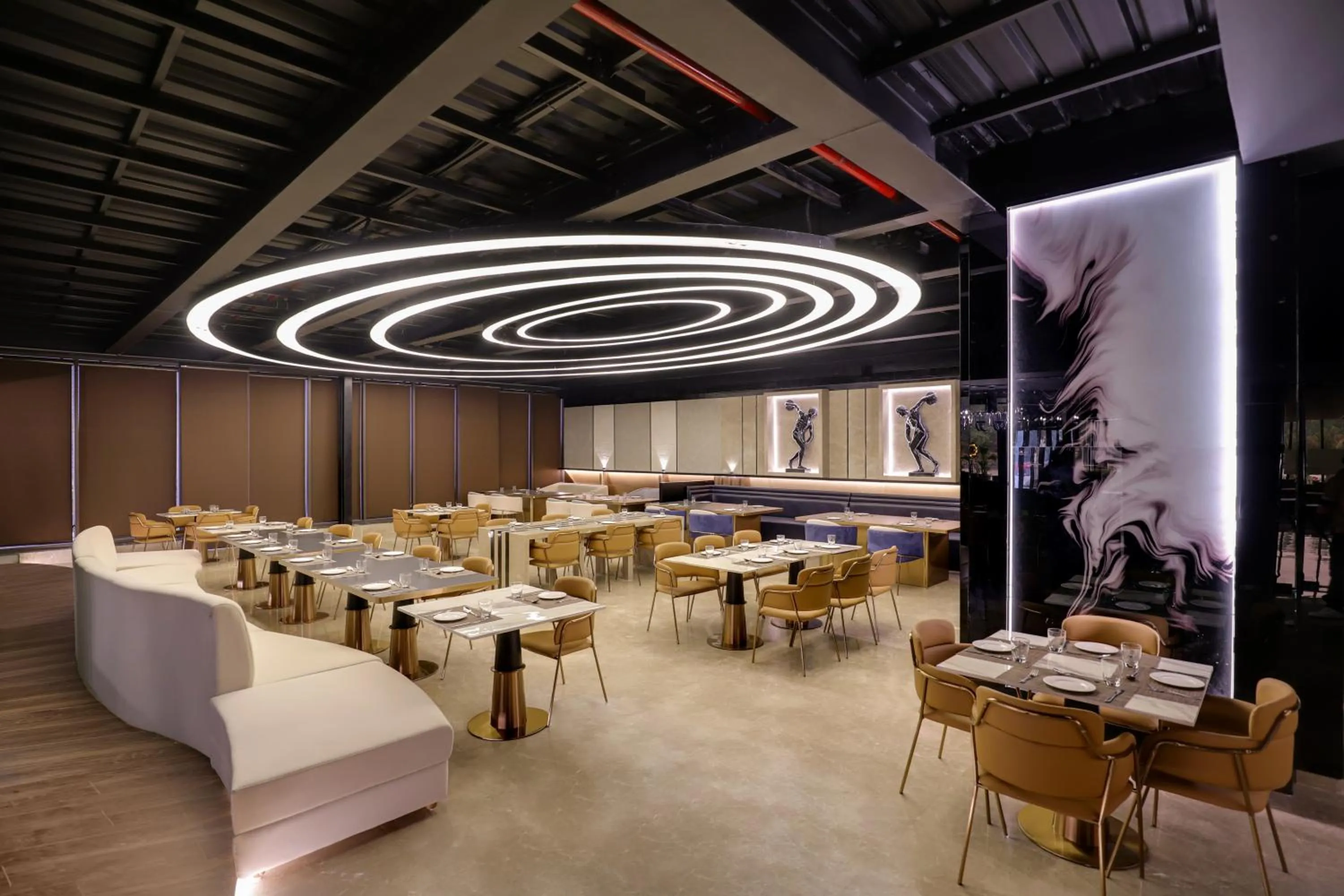 Restaurant/places to eat in Lemon Tree Hotel, Hisar