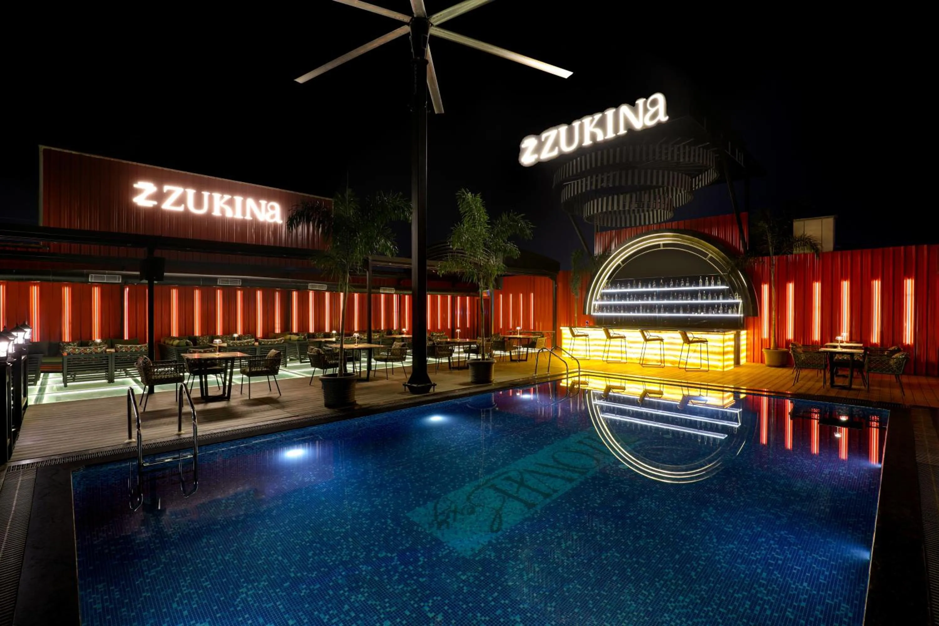 Swimming pool in Lemon Tree Hotel, Hisar