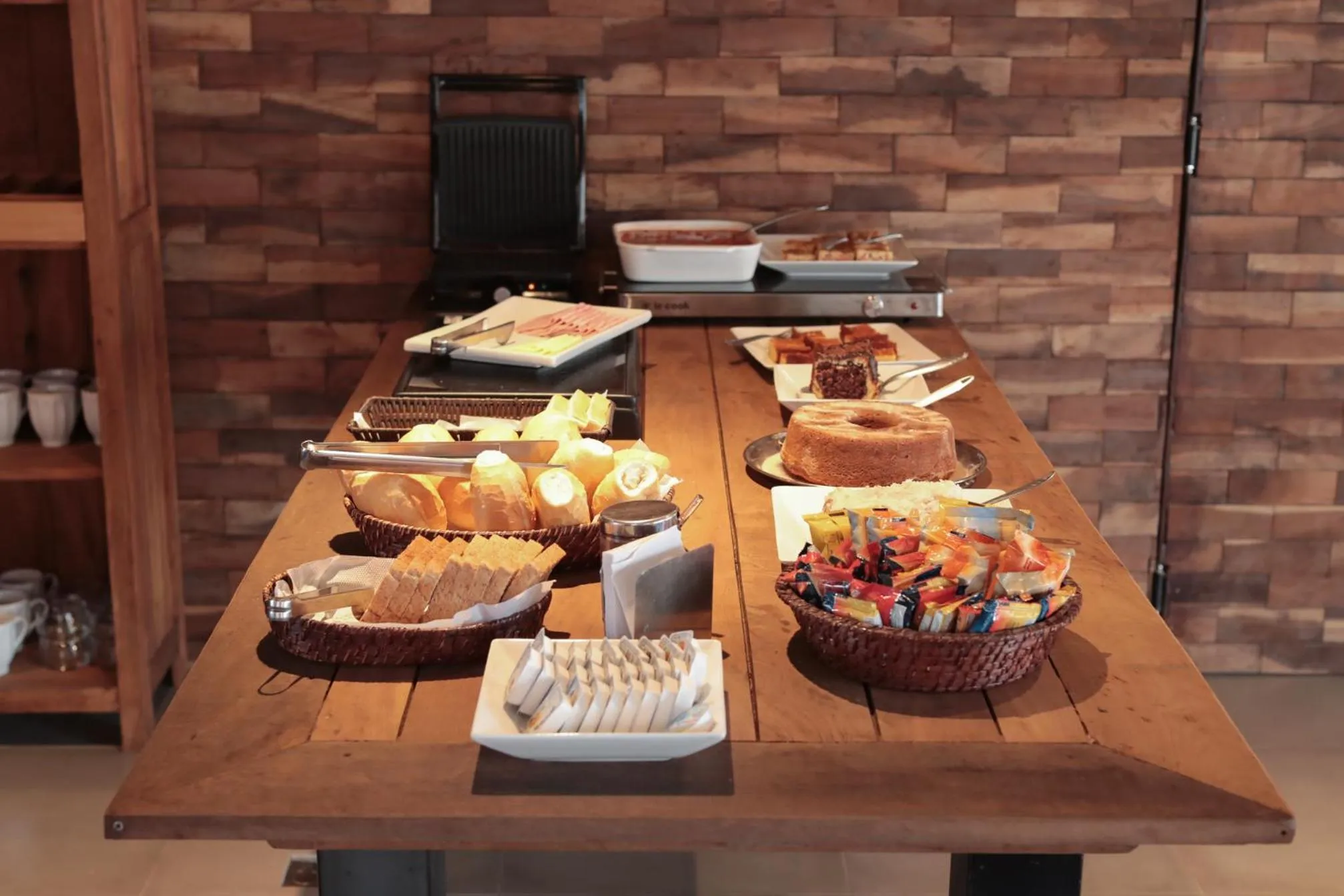 Breakfast in Ipê Hotel Express