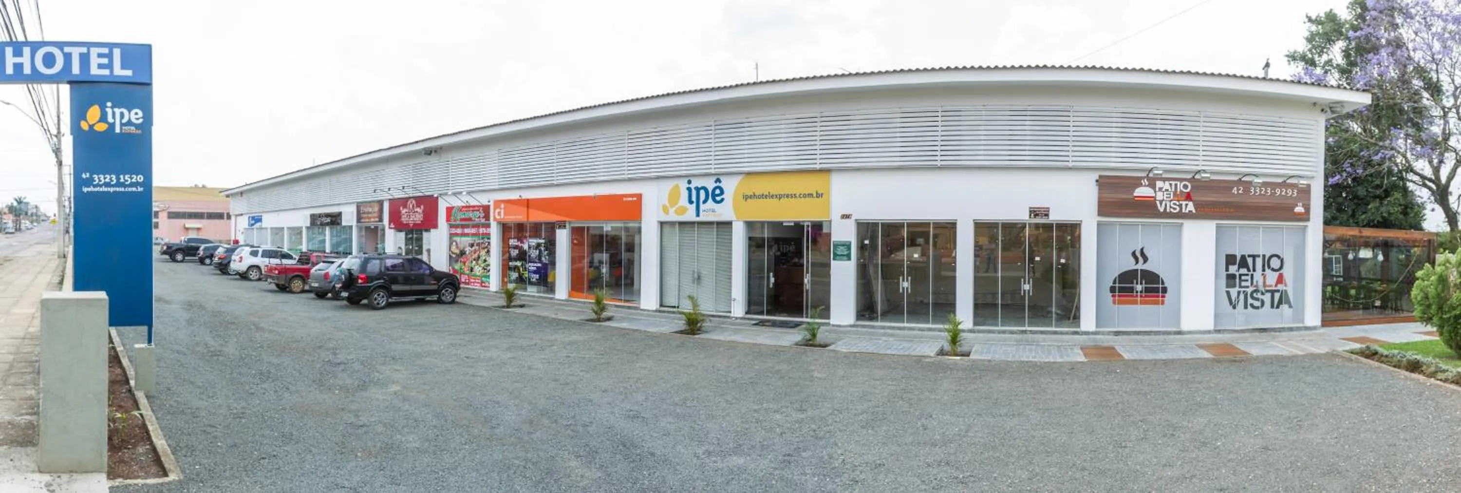 Property building in Ipê Hotel Express