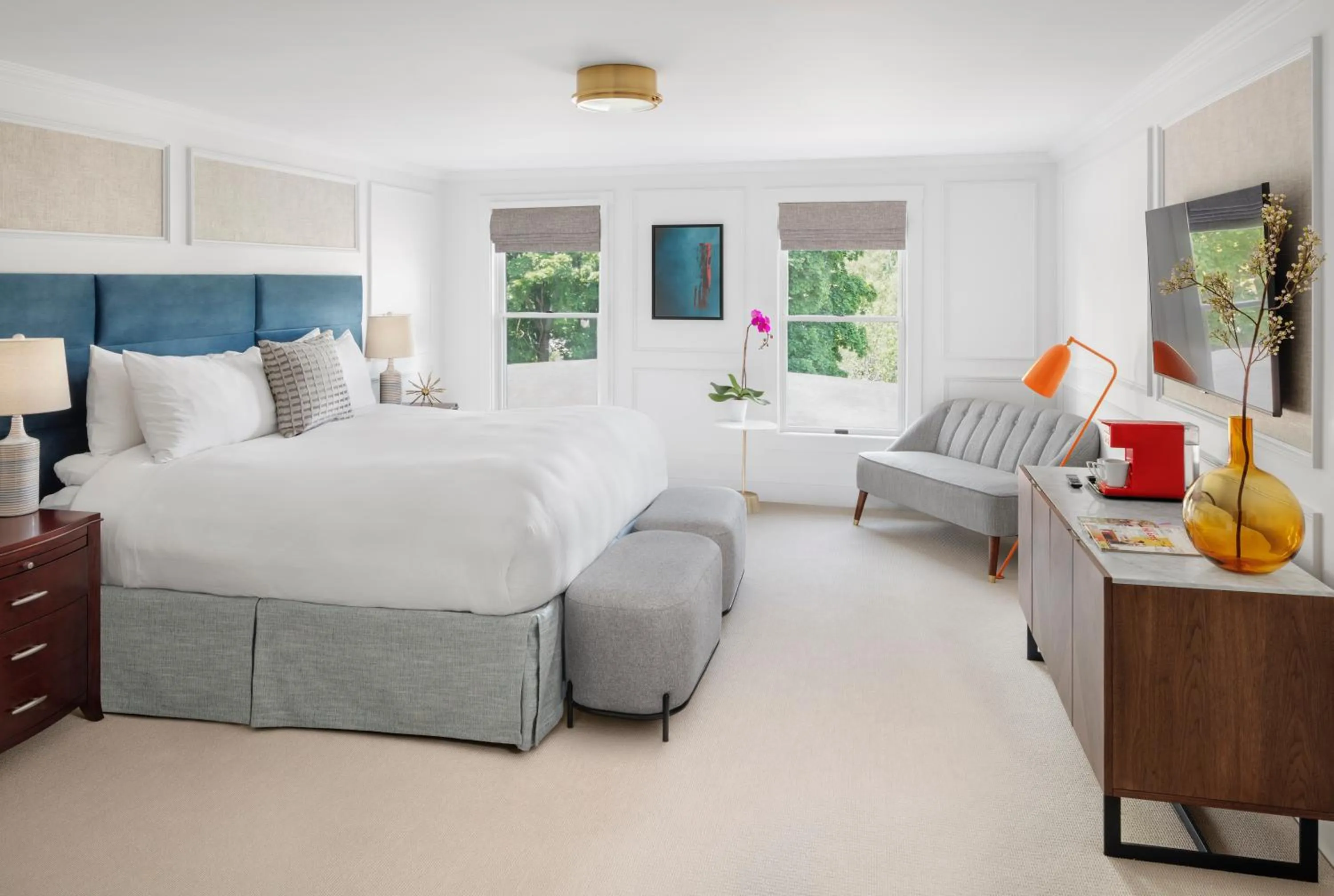 Bed in Relais Chateaux Camden Harbour Inn