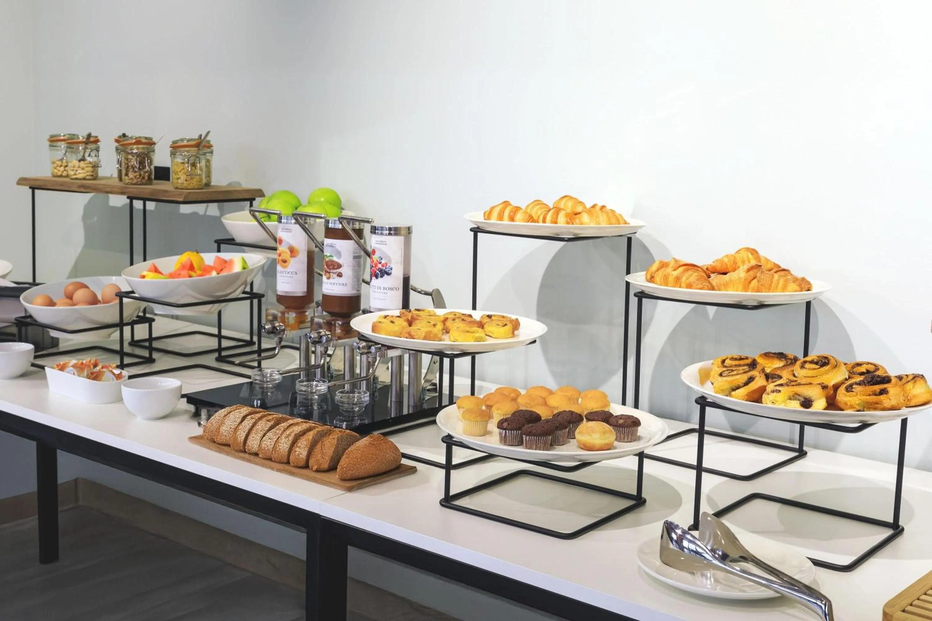 Restaurant/places to eat in B&B HOTEL Catania City Center