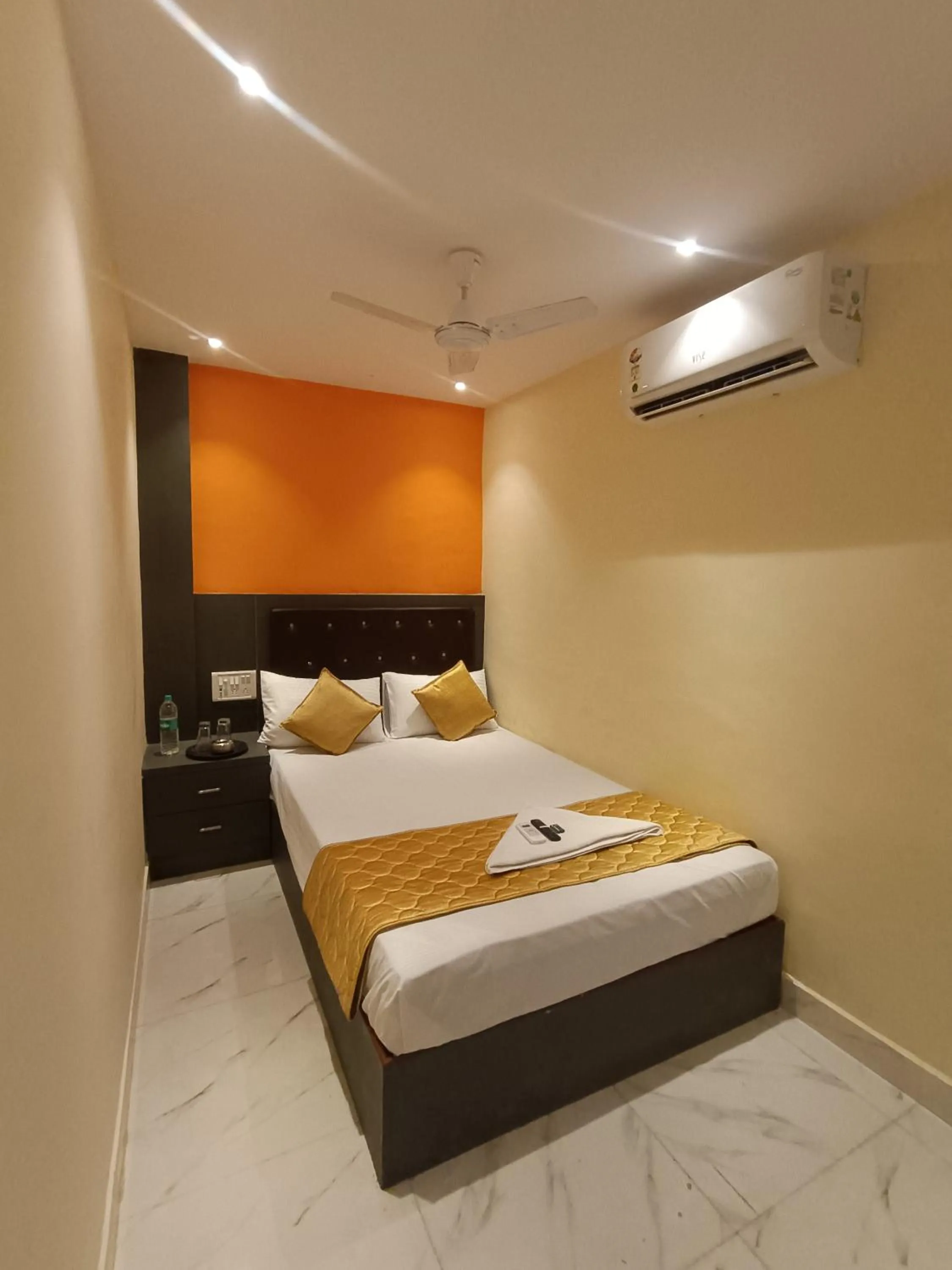 Bedroom, Bed in Hotel Powai Residency