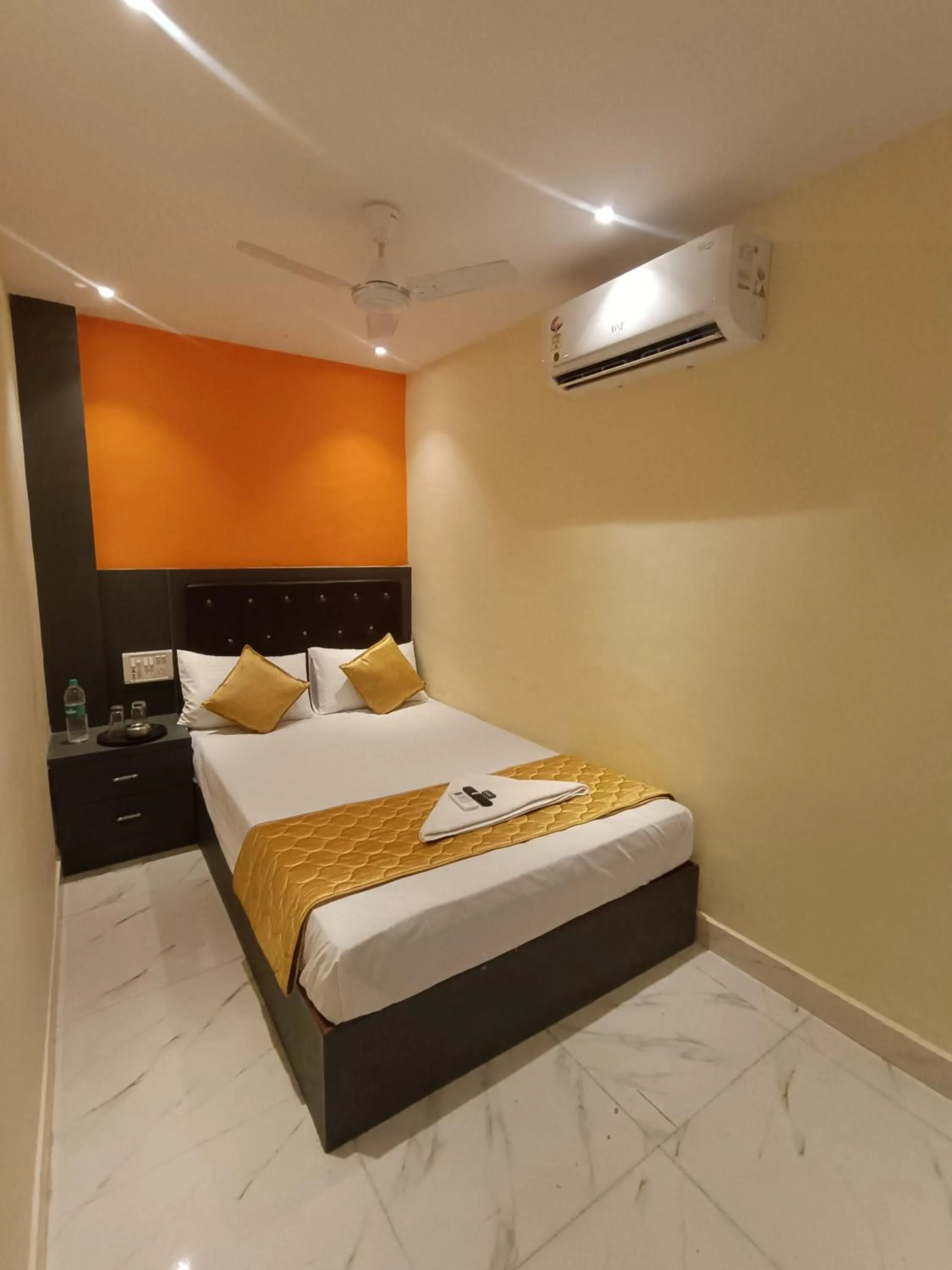 Bed in Hotel Powai Residency