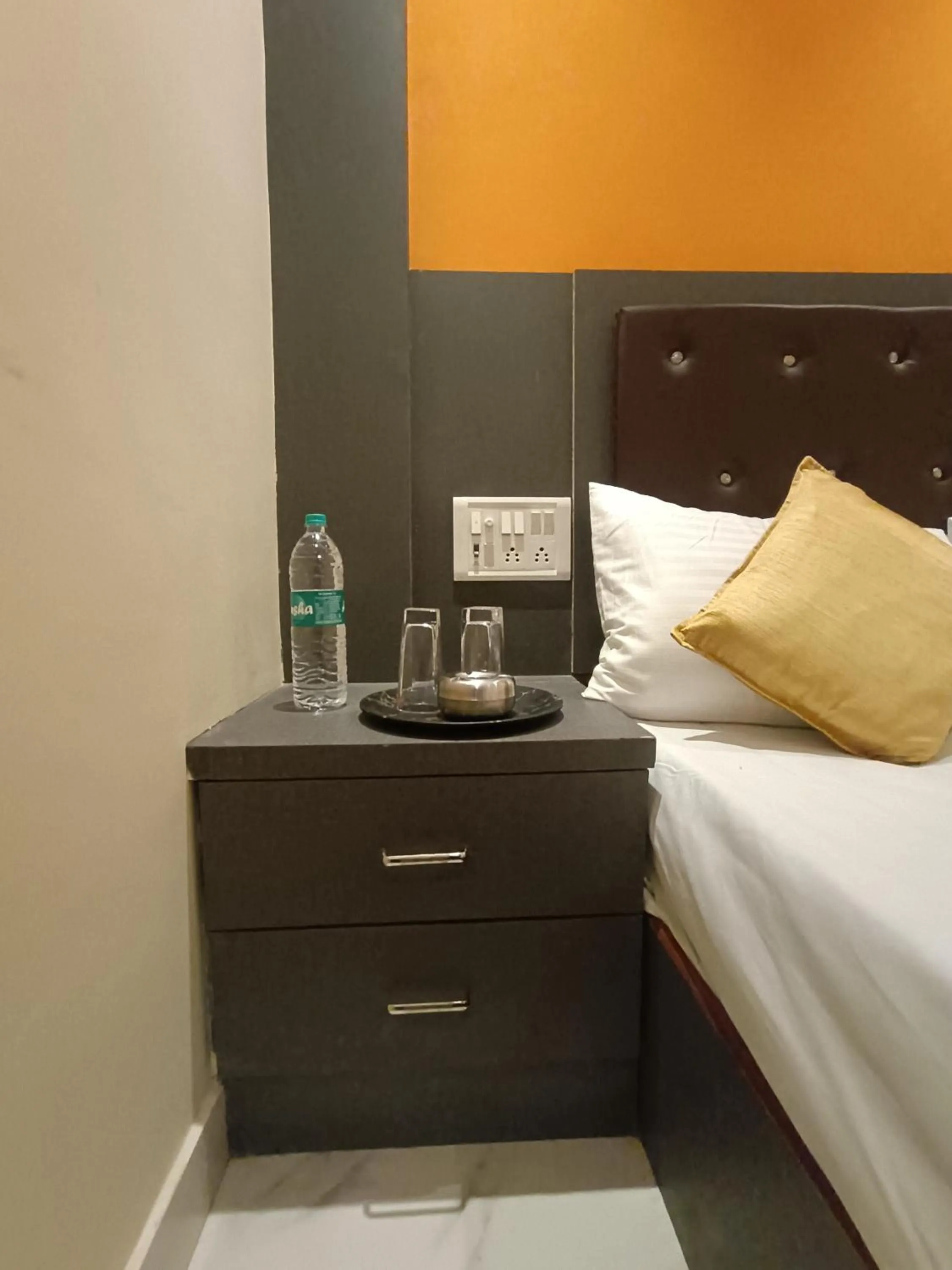 Bed in Hotel Powai Residency