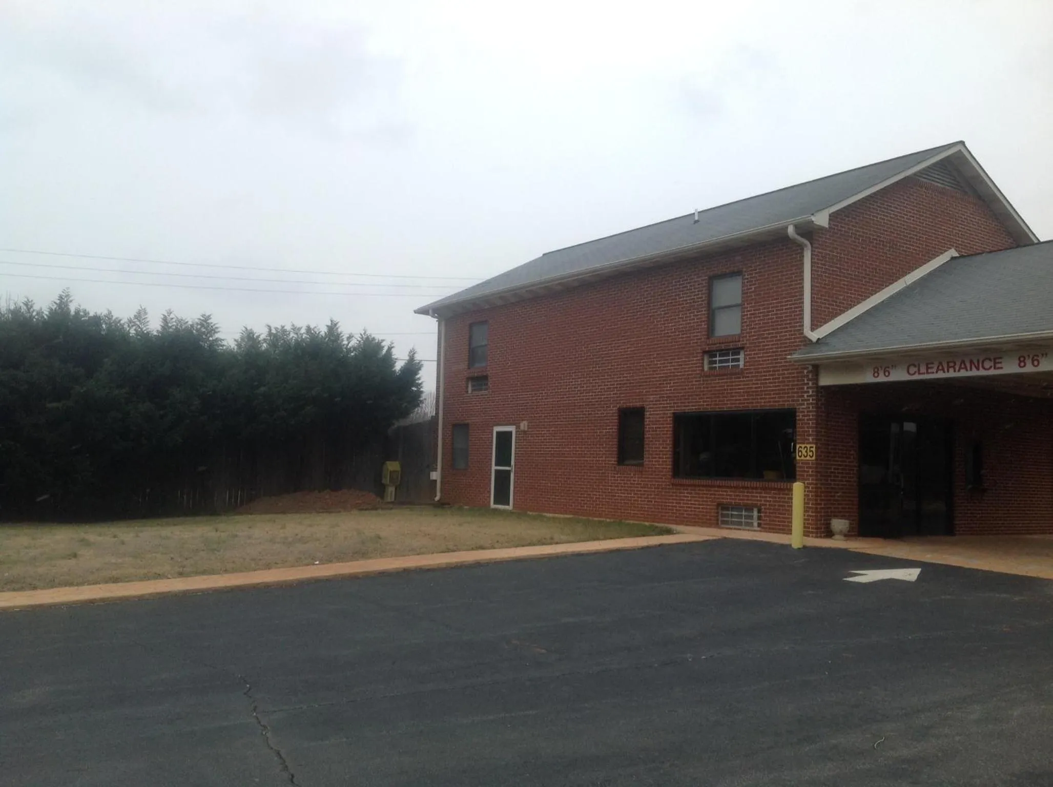 Facade/entrance in HighWay Inn