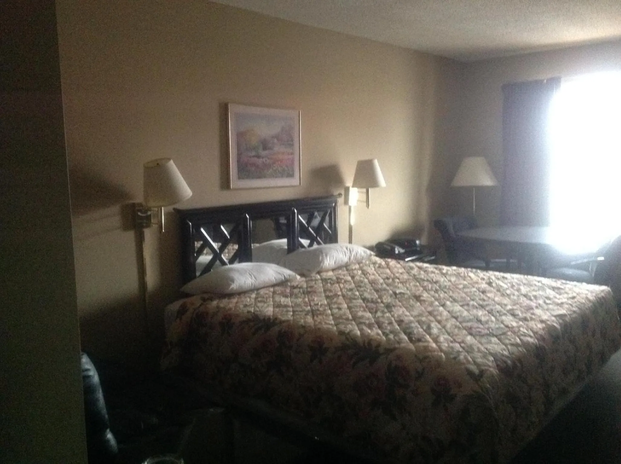 Photo of the whole room in HighWay Inn