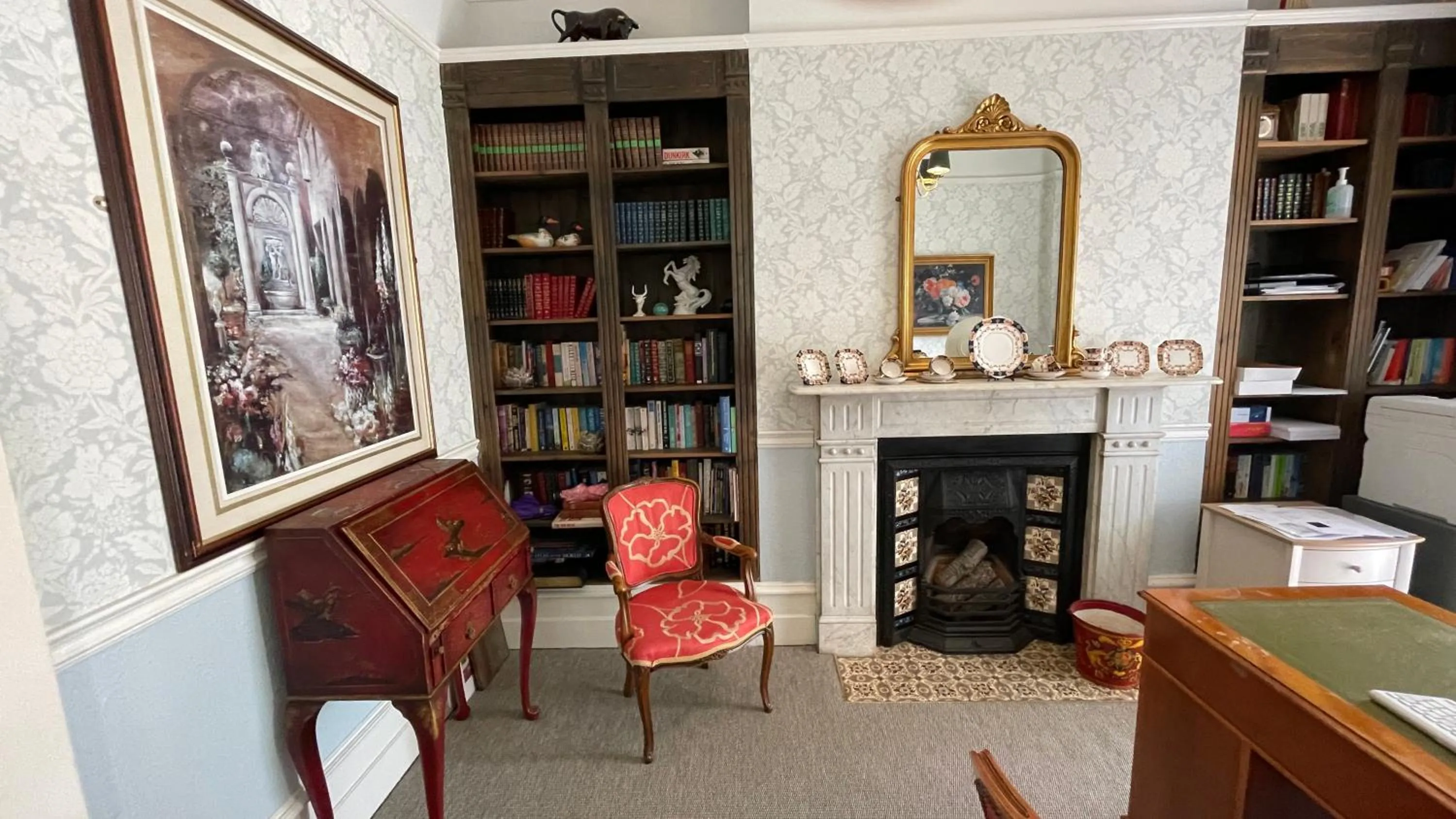 Library in Yorke Lodge Bed and Breakfast