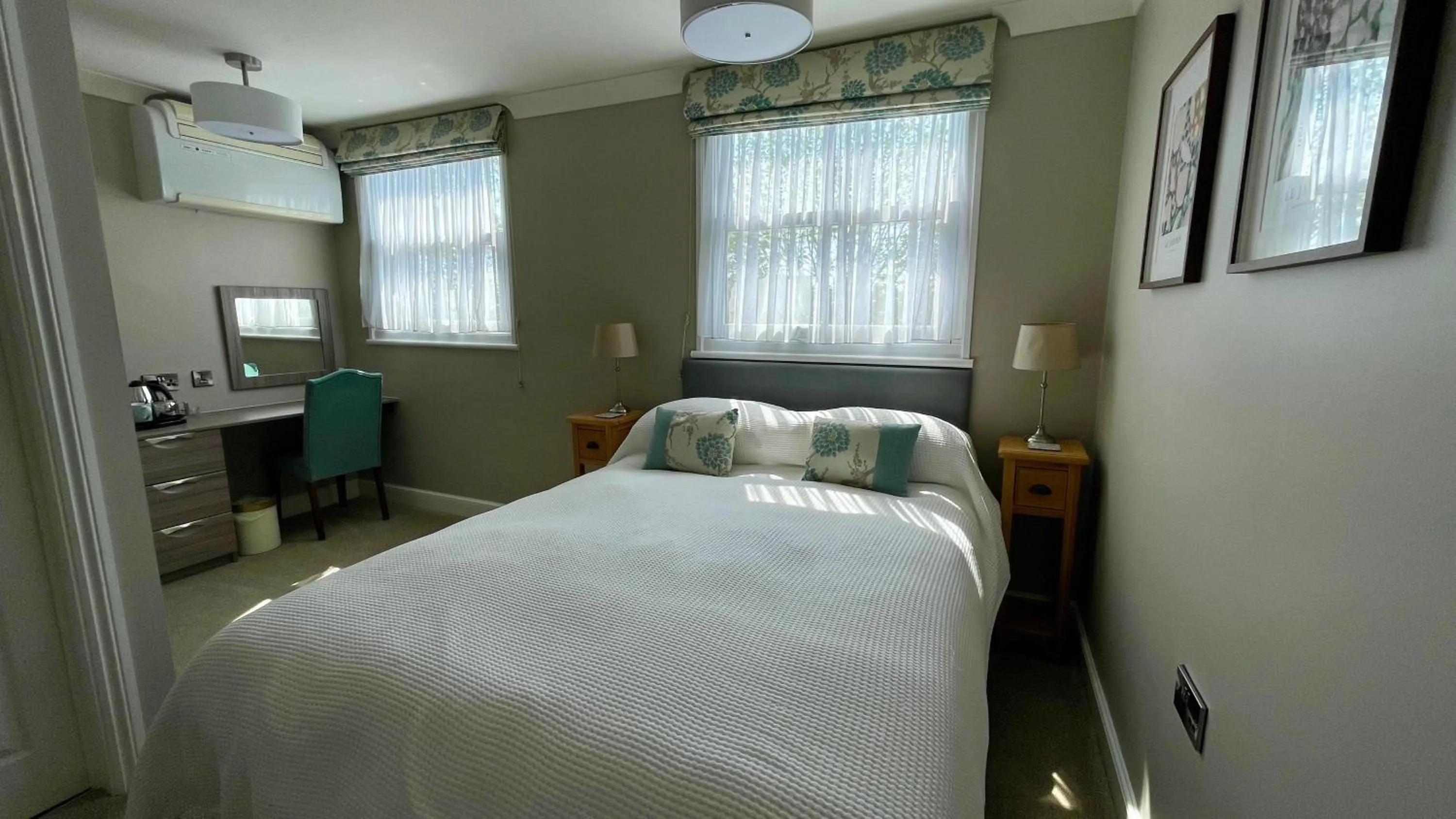 Bedroom in Yorke Lodge Bed and Breakfast