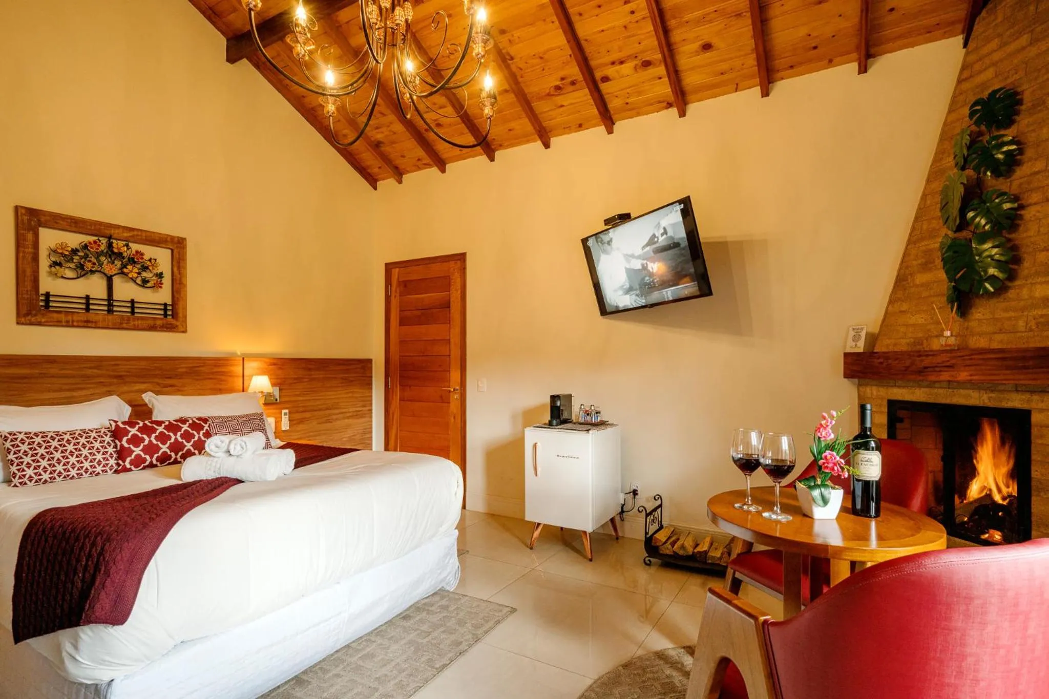 Photo of the whole room, Bed in Pousada Valle das Flores Monte Verde