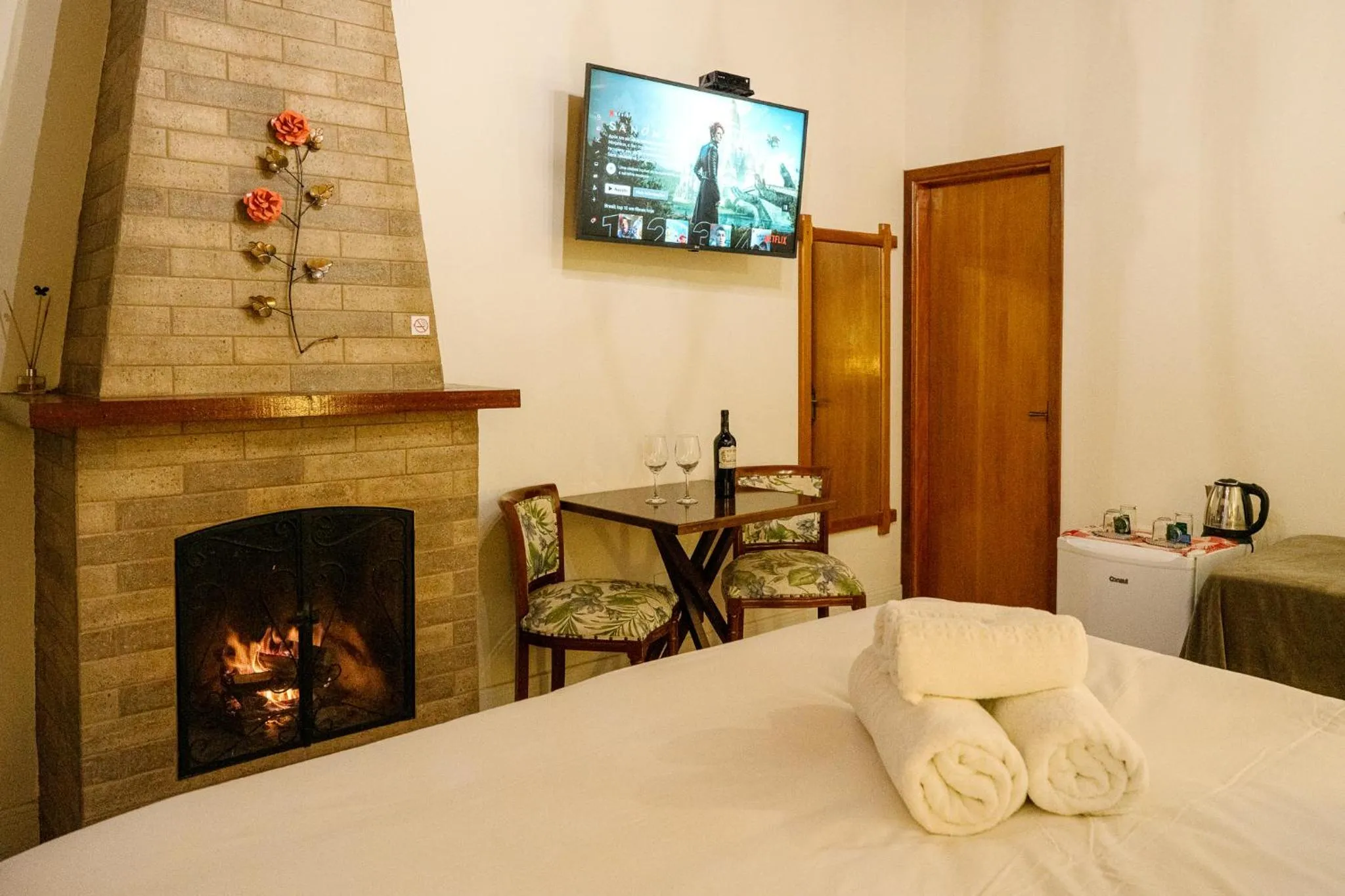 Photo of the whole room, Bed in Pousada Valle das Flores Monte Verde