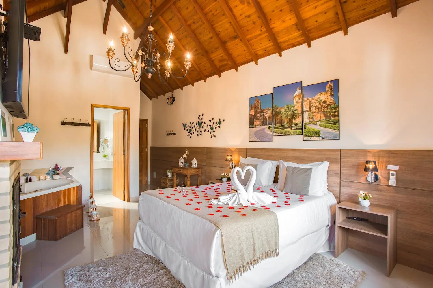 Hot Tub, Bed in Pousada Valle das Flores Monte Verde