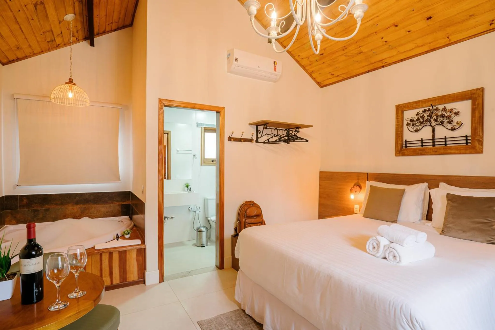 Photo of the whole room, Bed in Pousada Valle das Flores Monte Verde