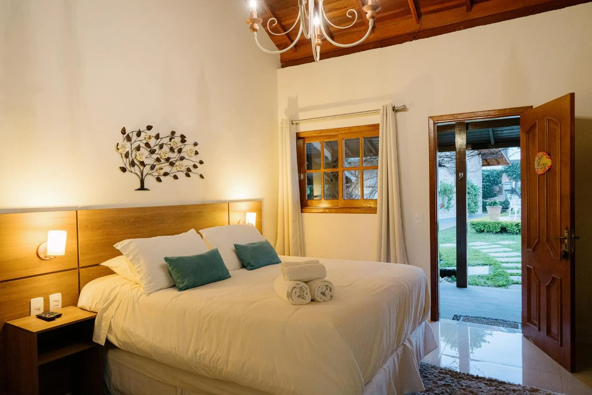 View (from property/room), Bed in Pousada Valle das Flores Monte Verde