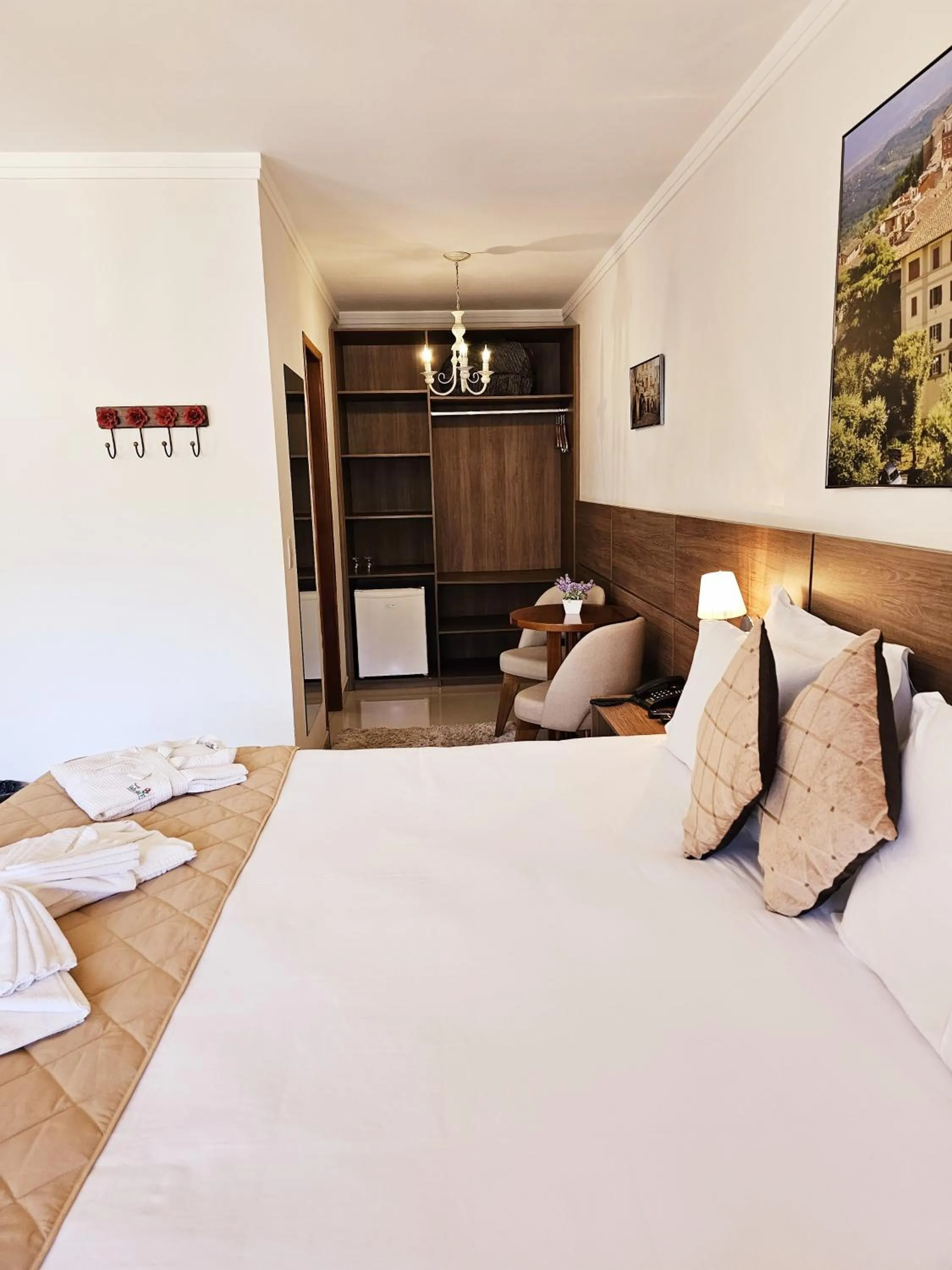 Living room, Bed in Pousada Valle das Flores Monte Verde