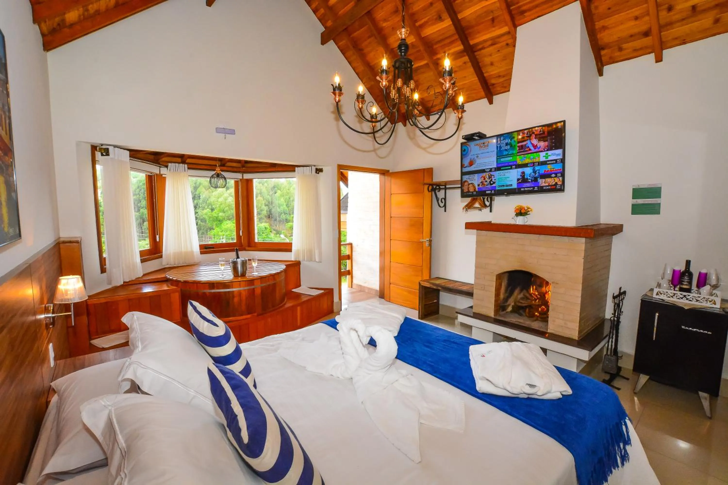 Photo of the whole room, Bed in Pousada Valle das Flores Monte Verde