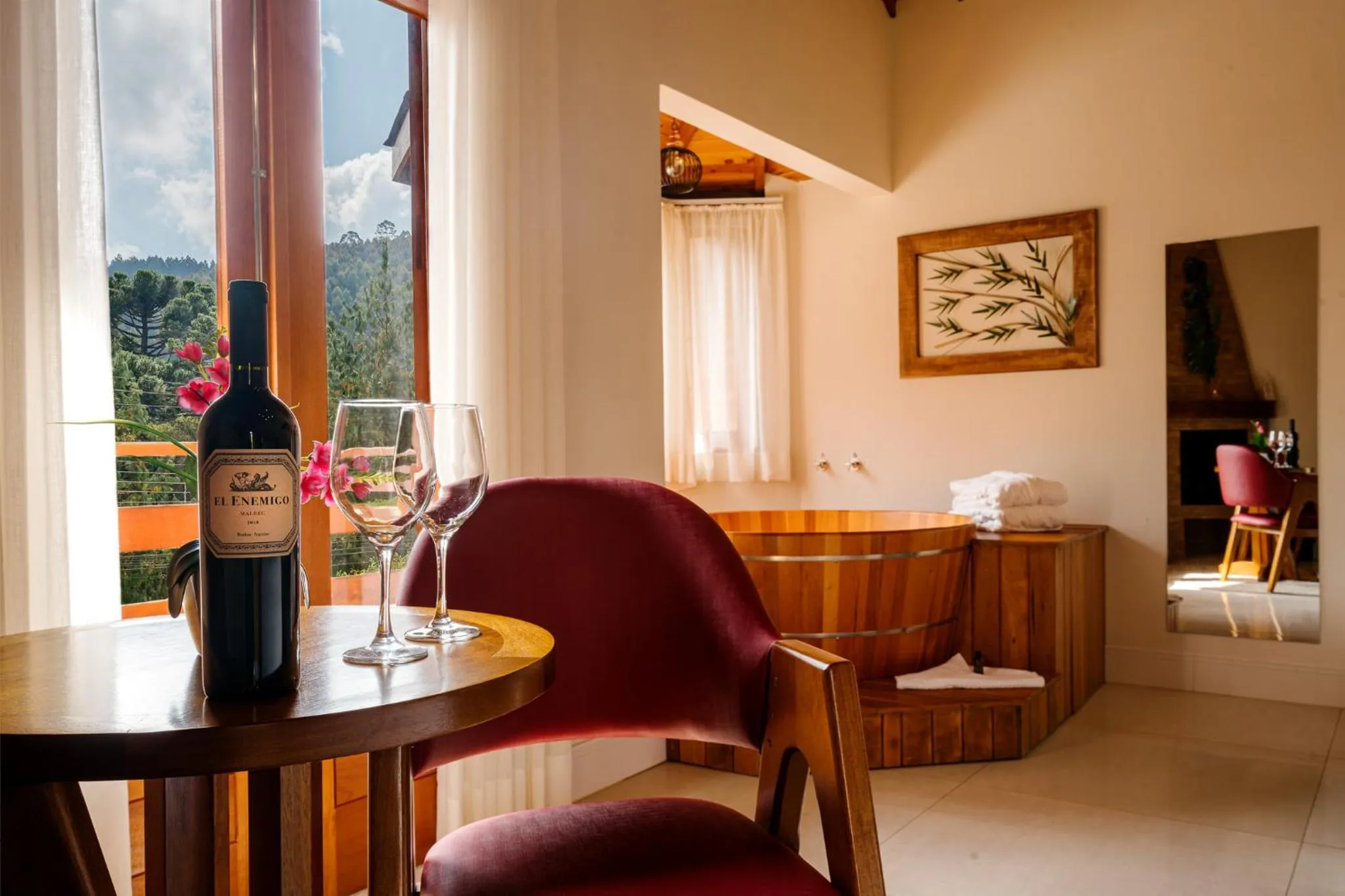 Photo of the whole room in Pousada Valle das Flores Monte Verde