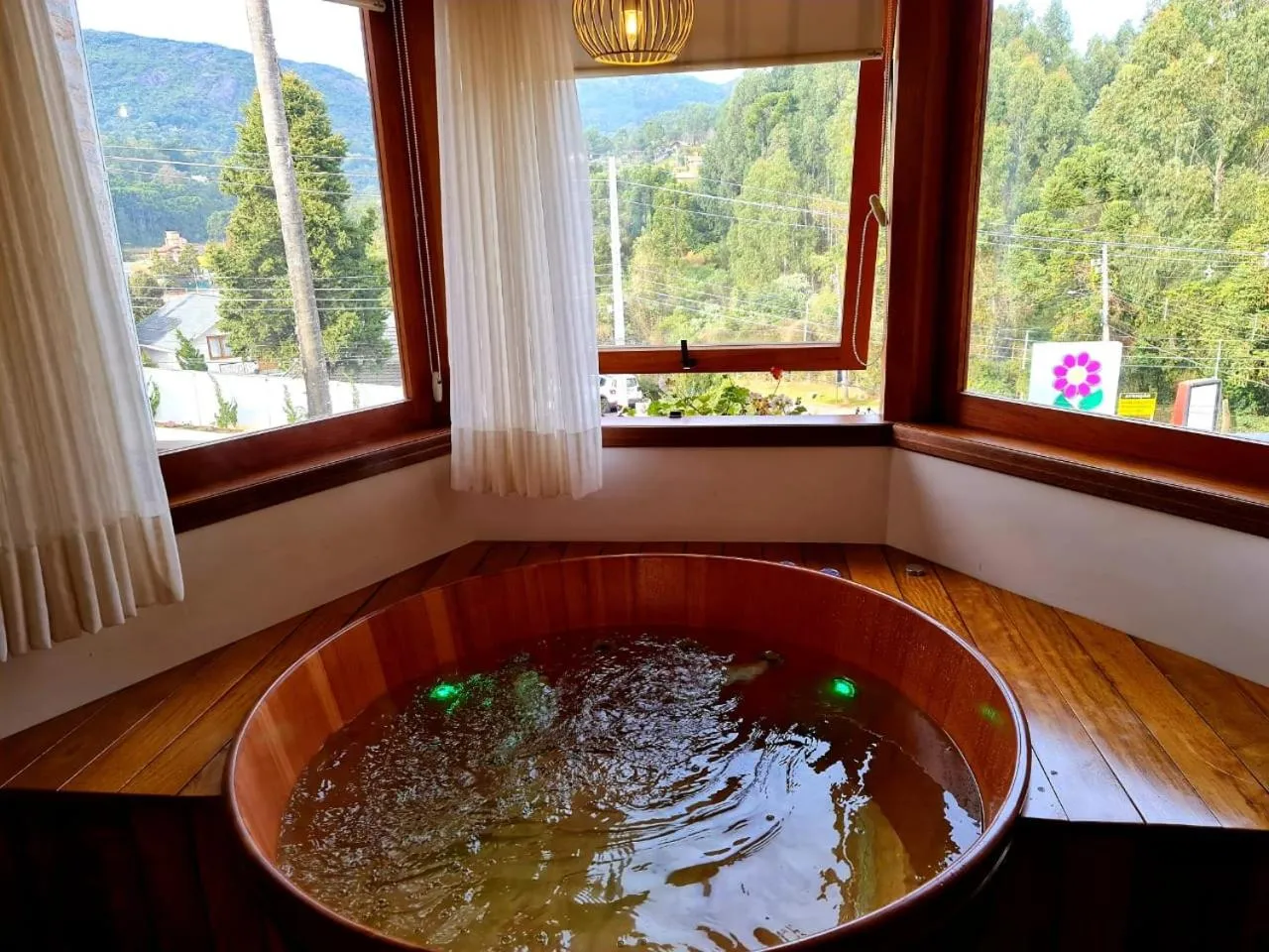 Hot Tub in Pousada Valle das Flores Monte Verde