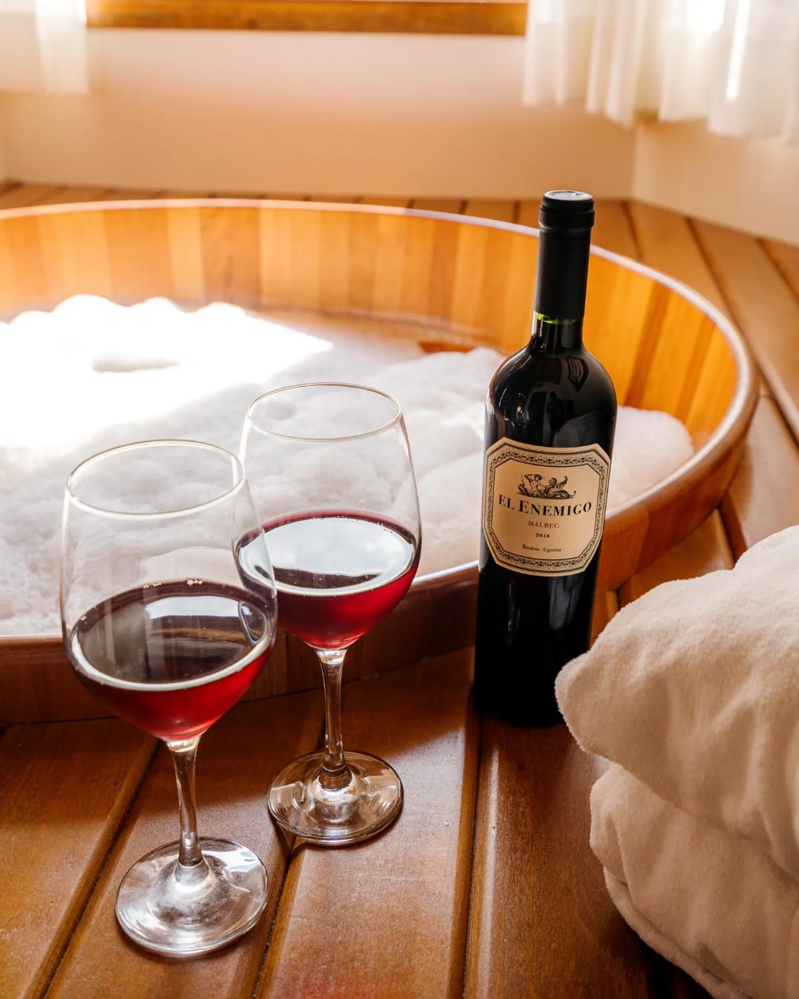 Hot Tub, Bed in Pousada Valle das Flores Monte Verde