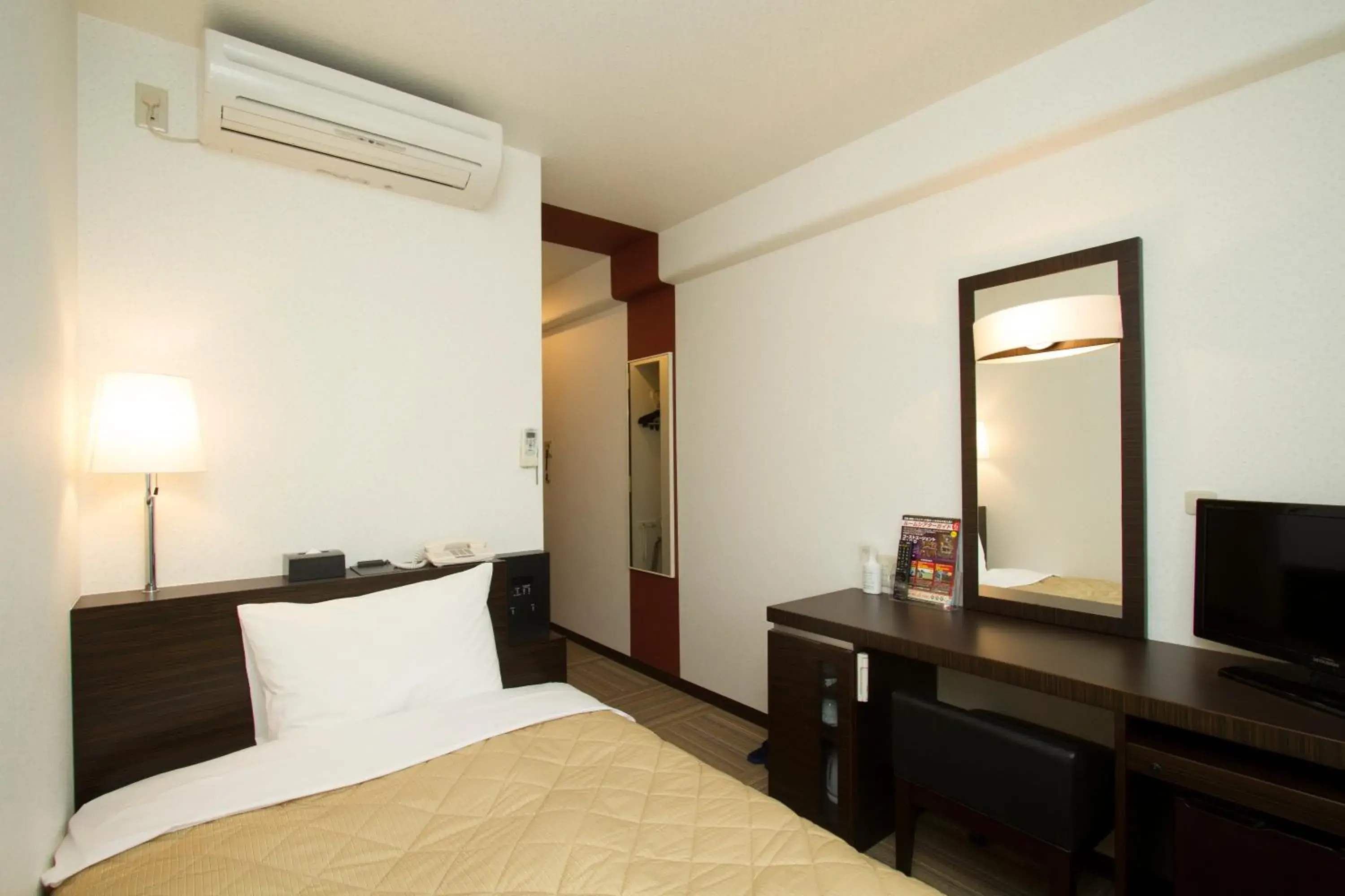 Double Room with Small Double Bed - Non-Smoking in Ariston Inn Kanda Kitakyusyu Airport Double Room with Small Double Bed - Non-Smoking in Ariston Inn Kanda Kitakyusyu Airport