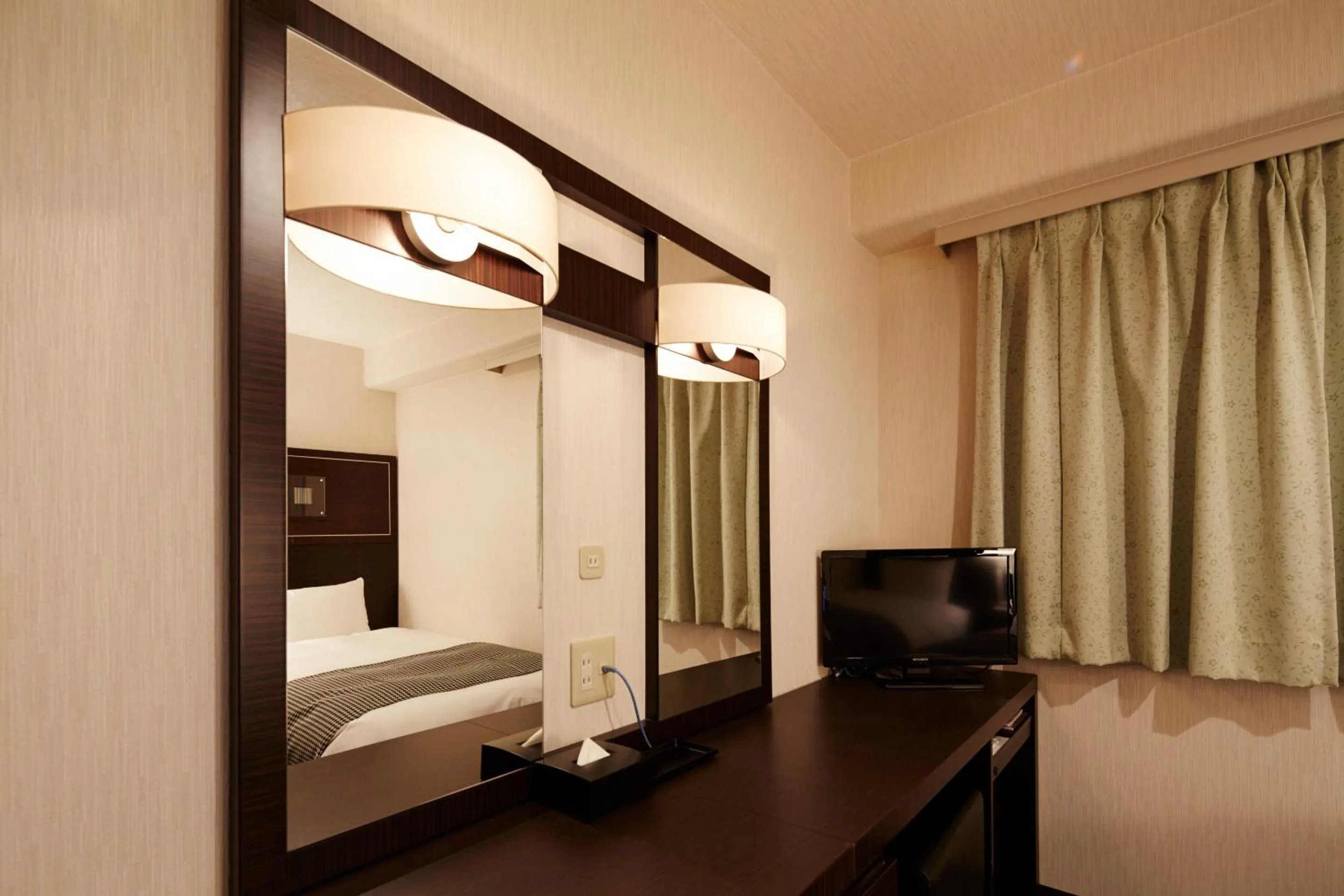 Photo of the whole room, Bed in Ariston Inn Kanda Kitakyusyu Airport