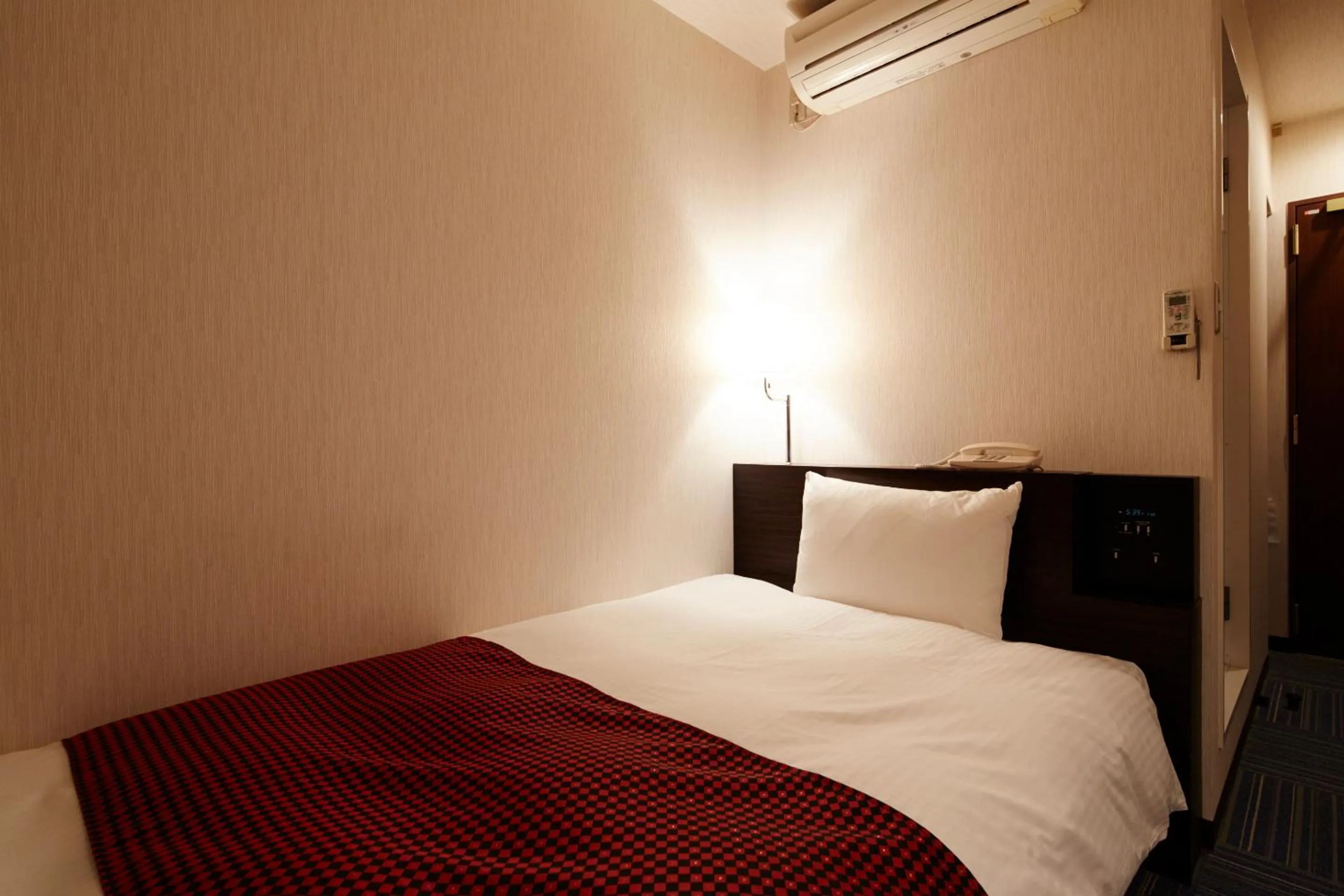 Photo of the whole room, Bed in Ariston Inn Kanda Kitakyusyu Airport