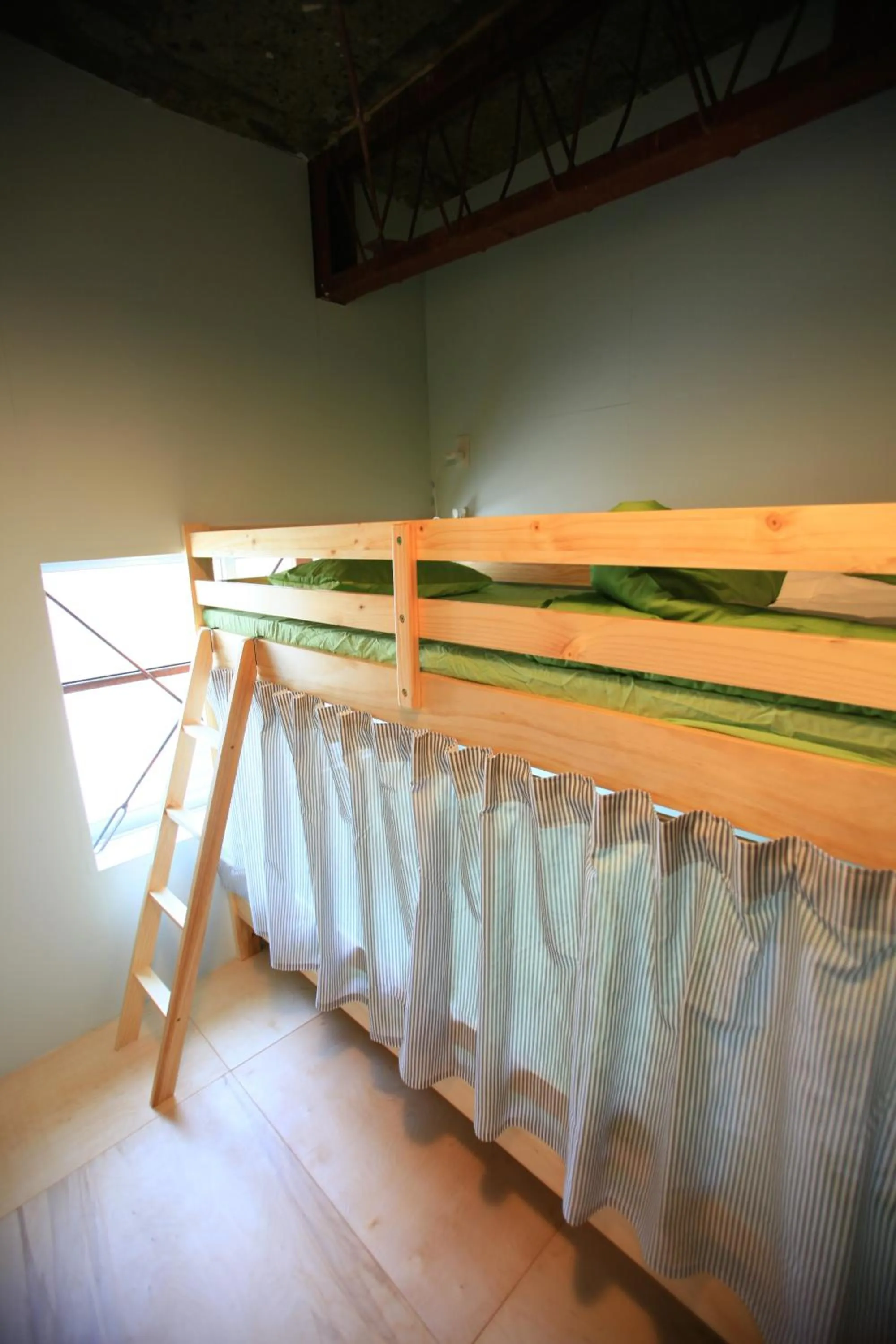 Bed in Kamp Houkan-cho Backpacker's Inn & Lounge