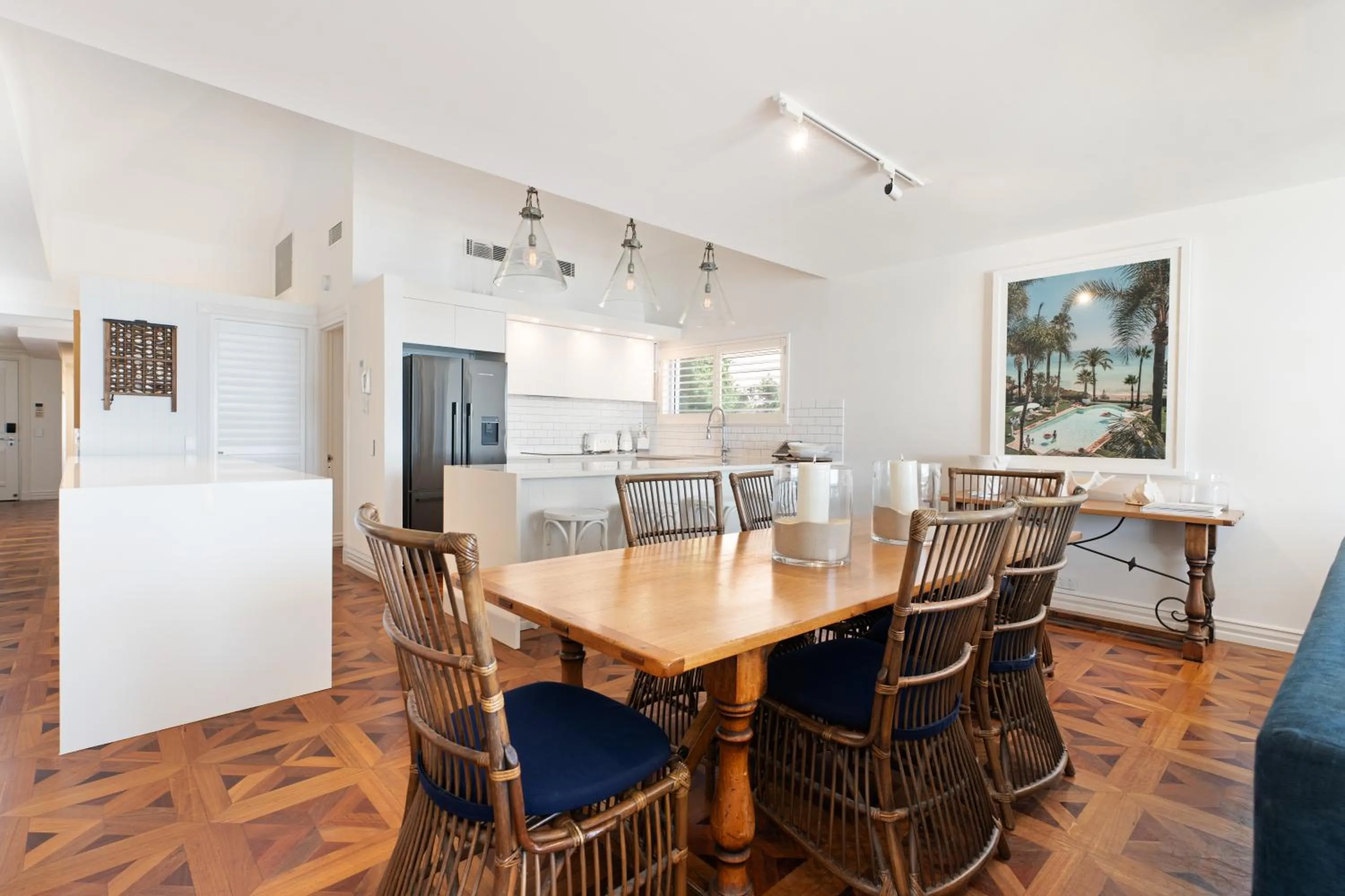 Dining area in La Mer Apartments