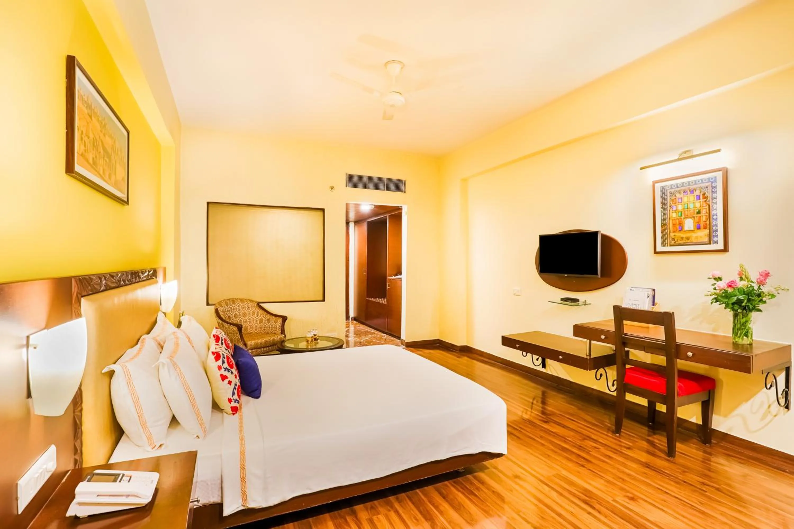 Bedroom, Bed in Club Mahindra Udaipur