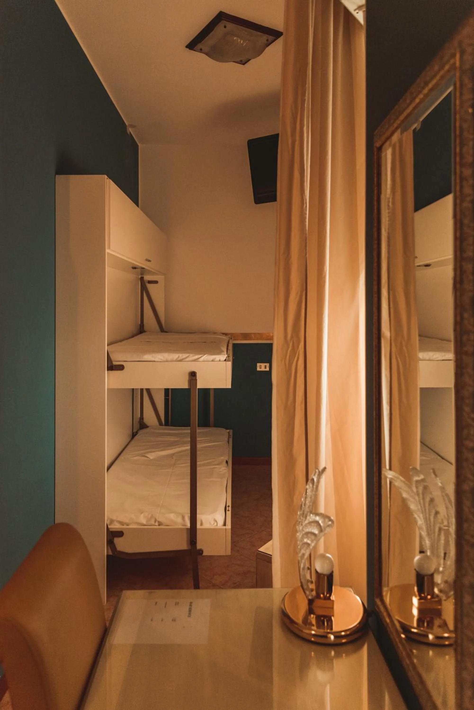 bunk bed, Bed in Hotel Benacus